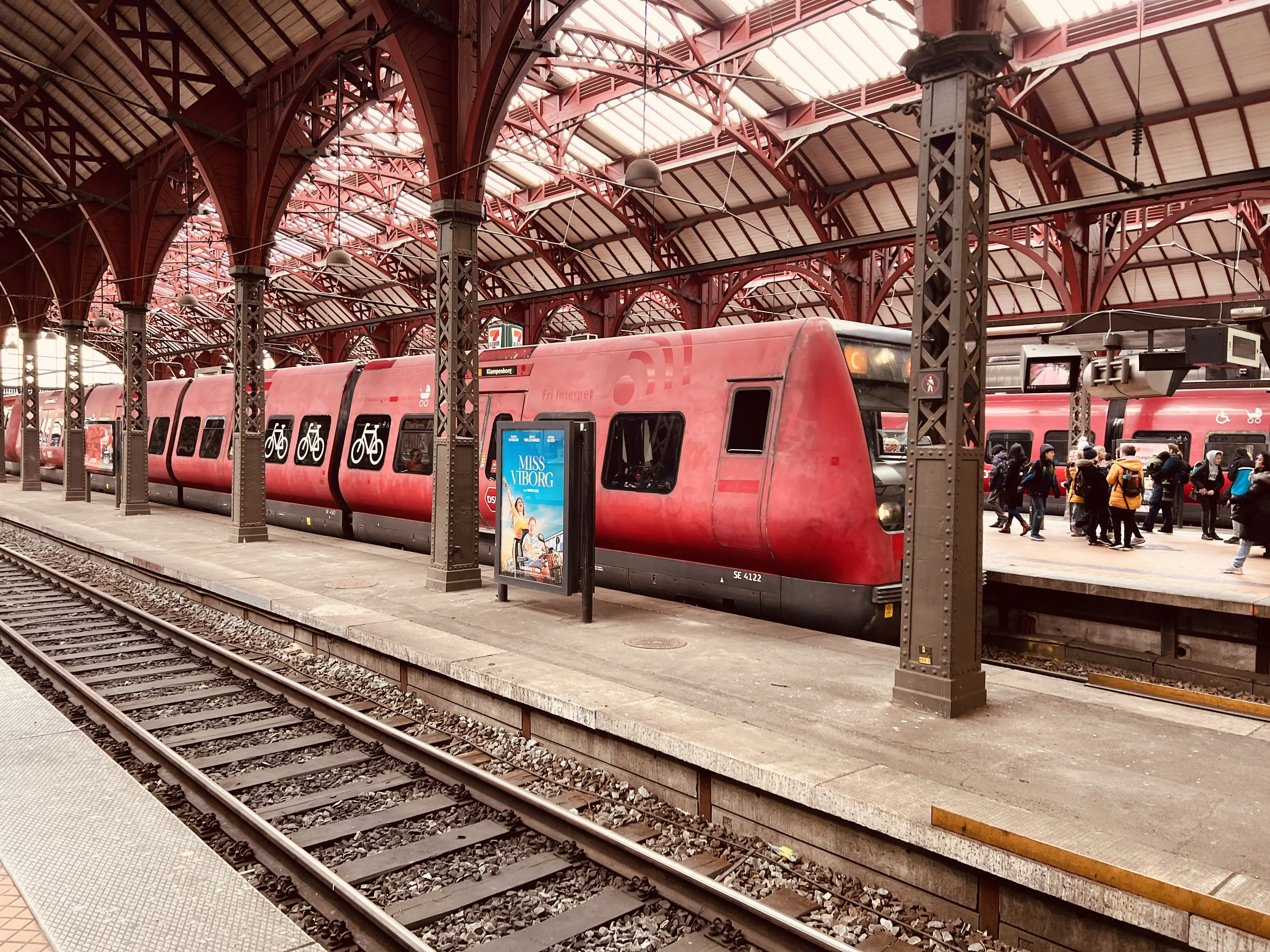 Billede af DSB SE 4122 fotograferet ud for København Hovedbanegård. Billede af DSB SE 4122 fotograferet ud for København Hovedbanegård.