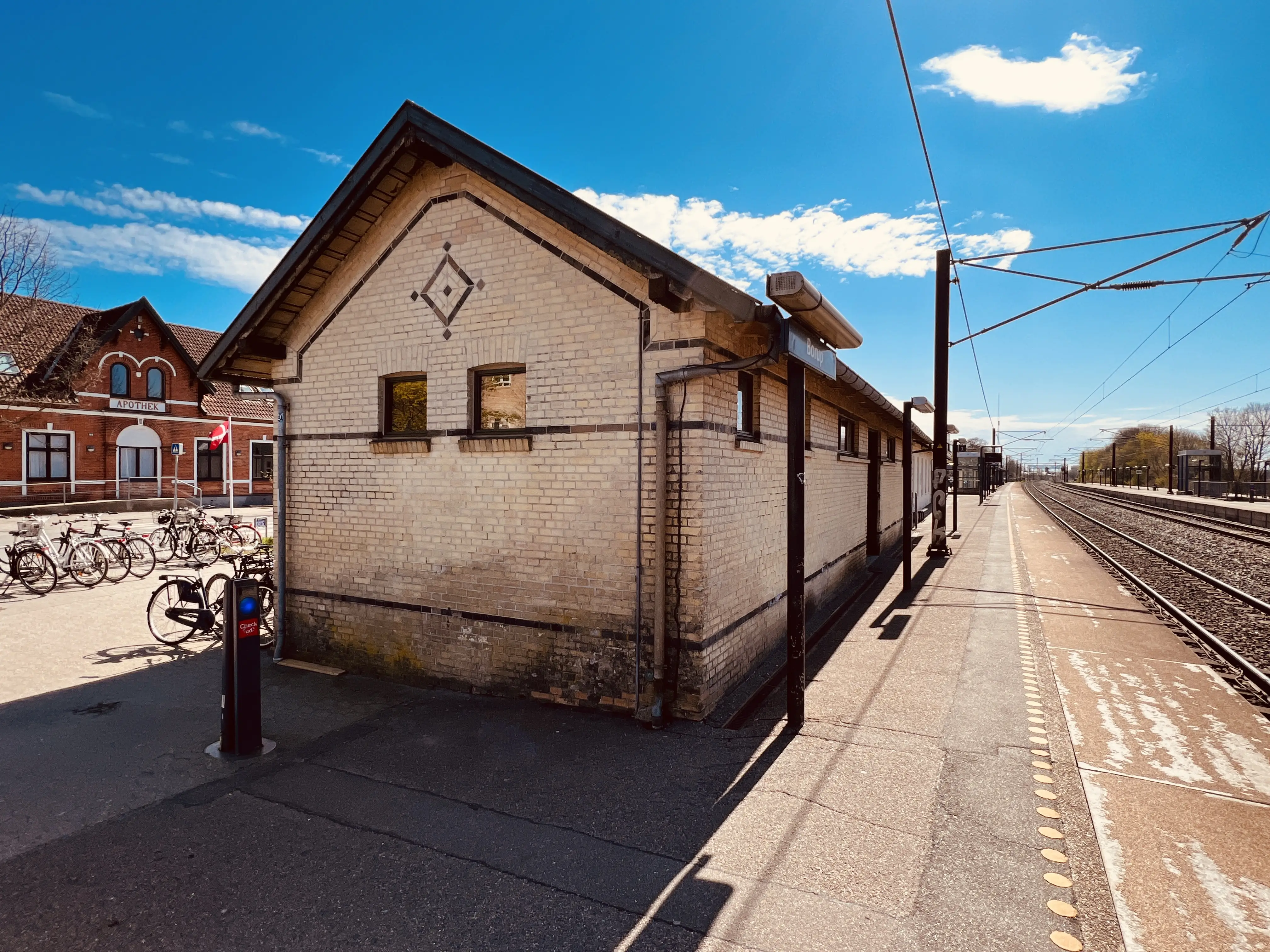 Billede af Borup Stations varehus.