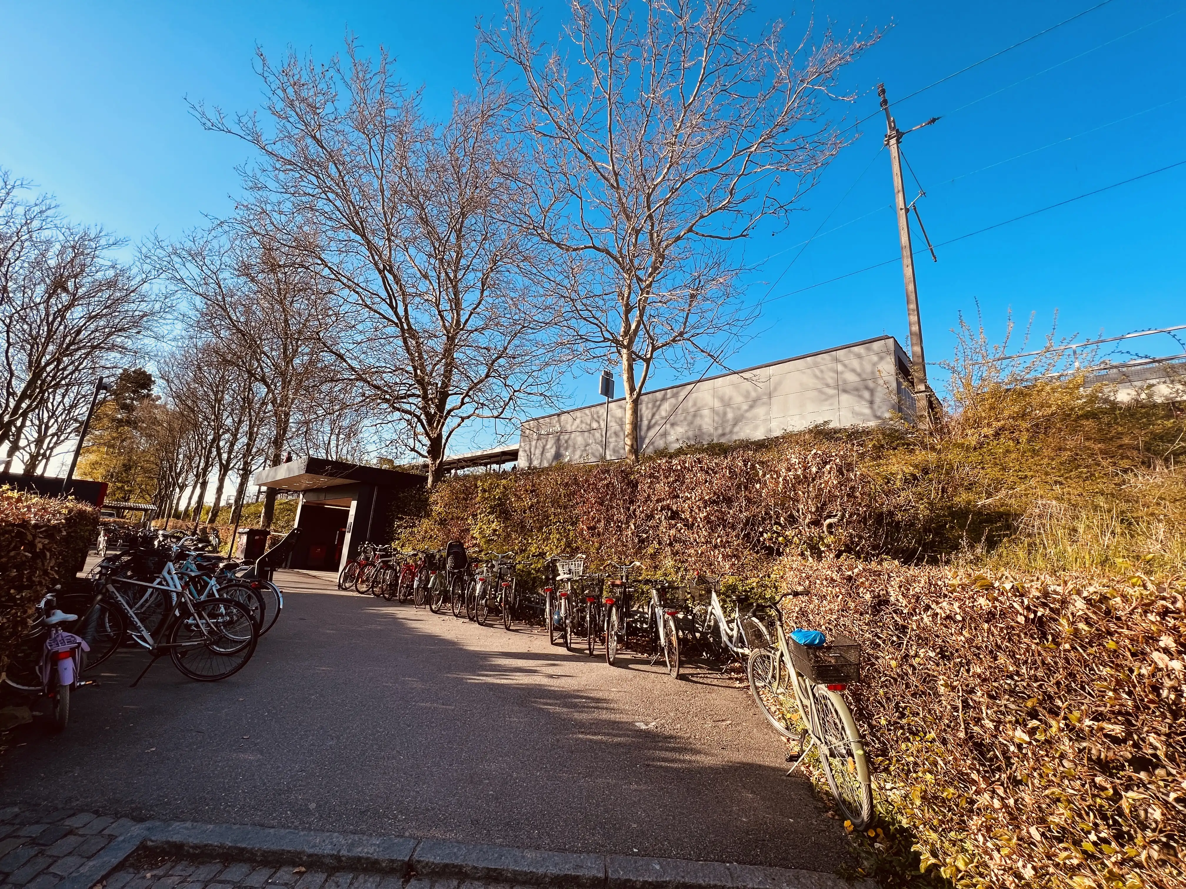 Billede af Stengården S-togstrinbræt. Billede af Stengården S-togstrinbræt.