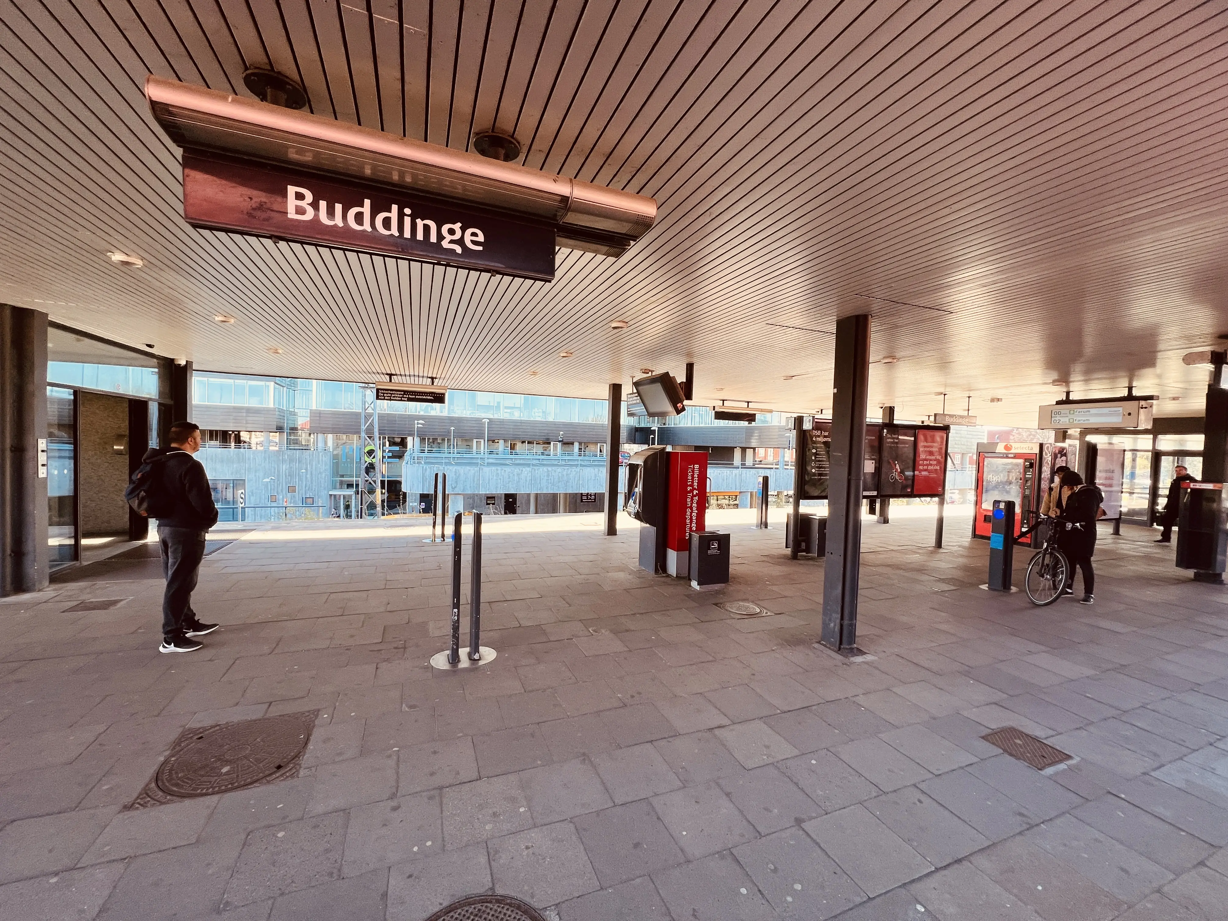 Billede af Buddinge S-togstrinbræt. Billede af Buddinge S-togstrinbræt.