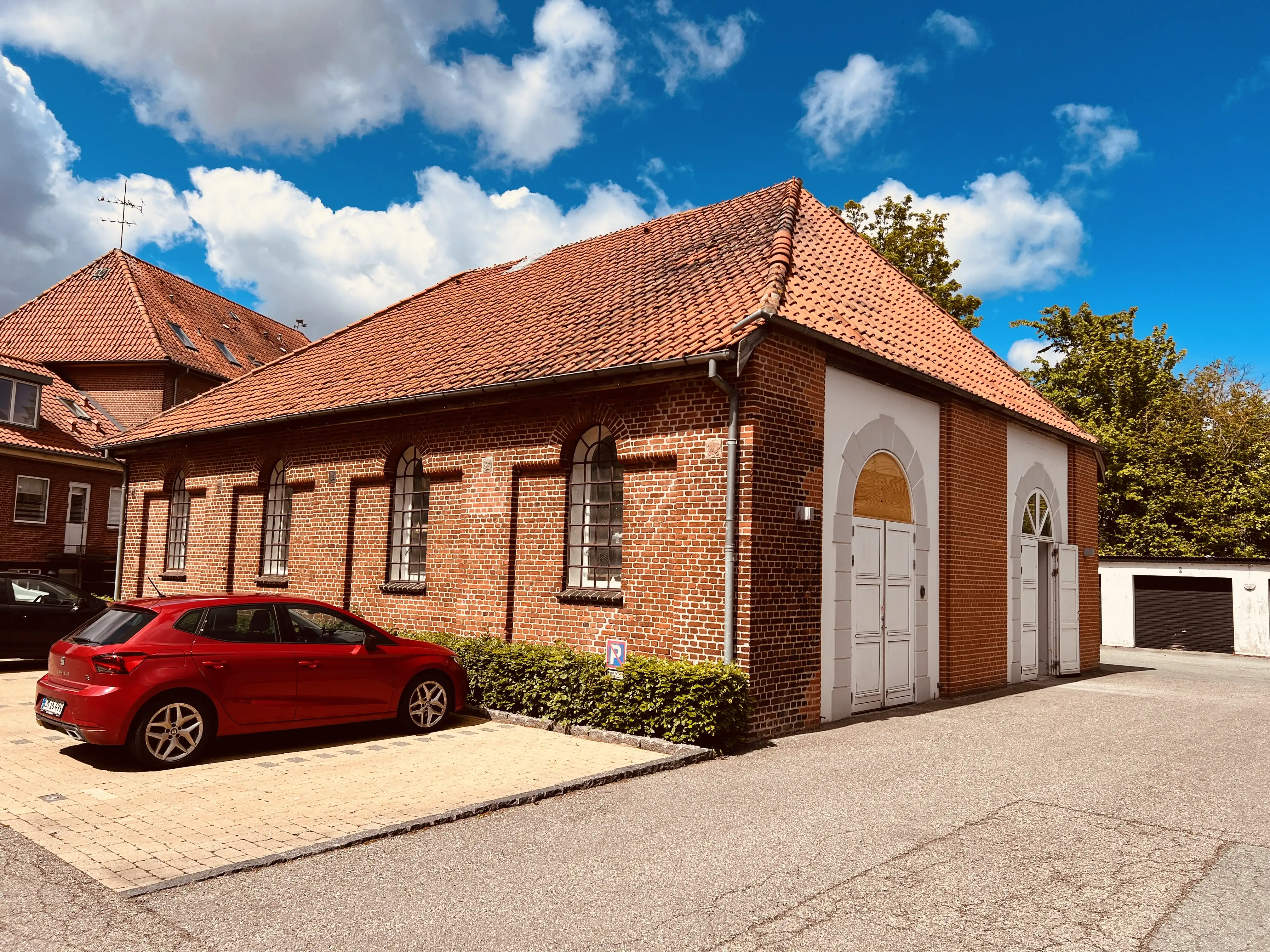 Billede af Grenaa Vestbanegårds remise. Billede af Grenaa Vestbanegårds remise.