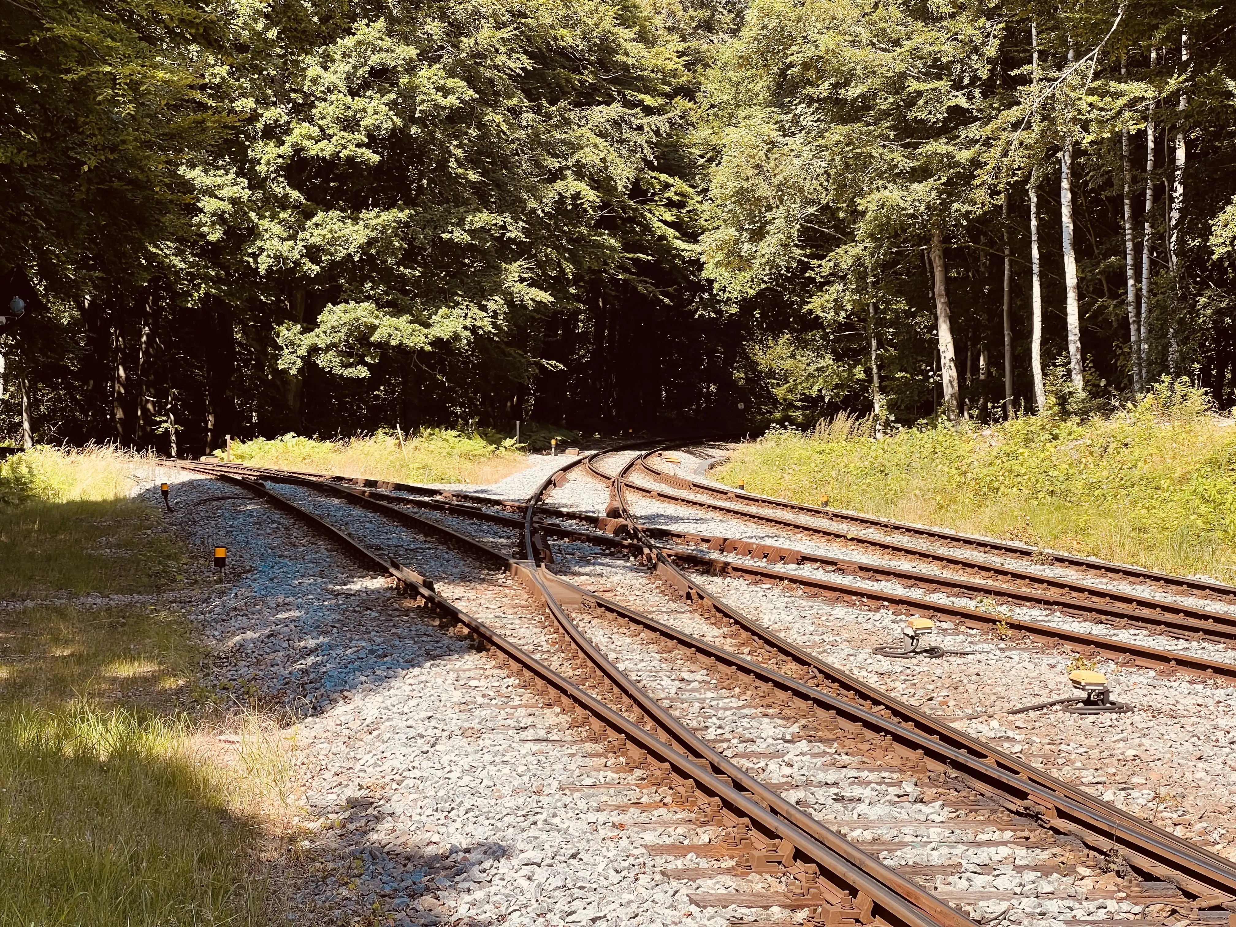 Billede af afgreningen mod hhv. Gilleleje og Tisvildeleje ud for Kagerup Station. Billede af afgreningen mod hhv. Gilleleje og Tisvildeleje ud for Kagerup Station.