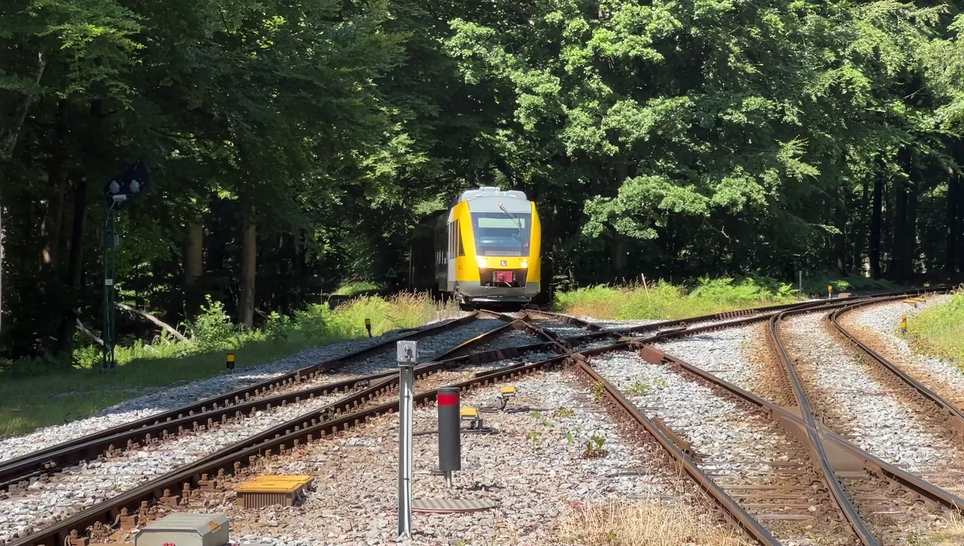 Billede af tog ud for Kagerup Station. Billede af tog ud for Kagerup Station.