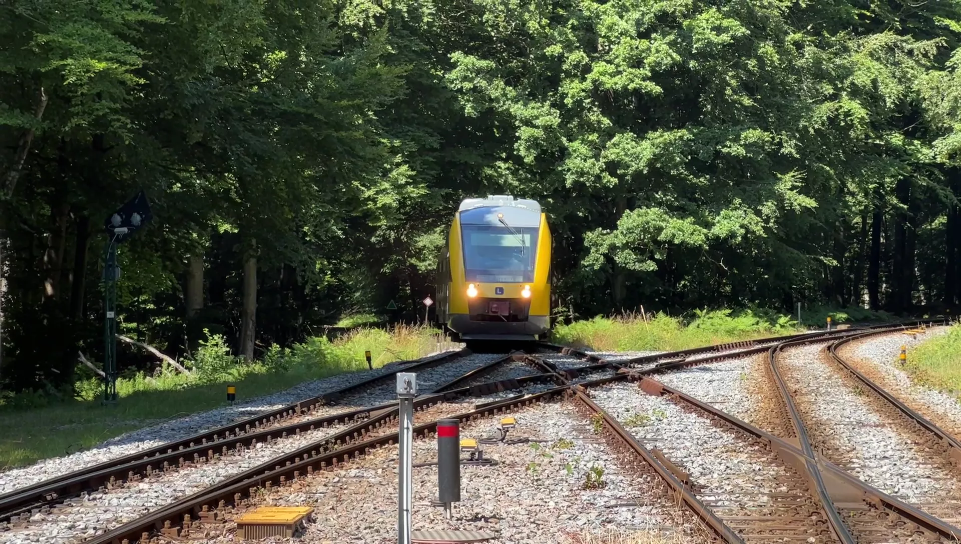 Billede af tog ud for Kagerup Station. Billede af tog ud for Kagerup Station.