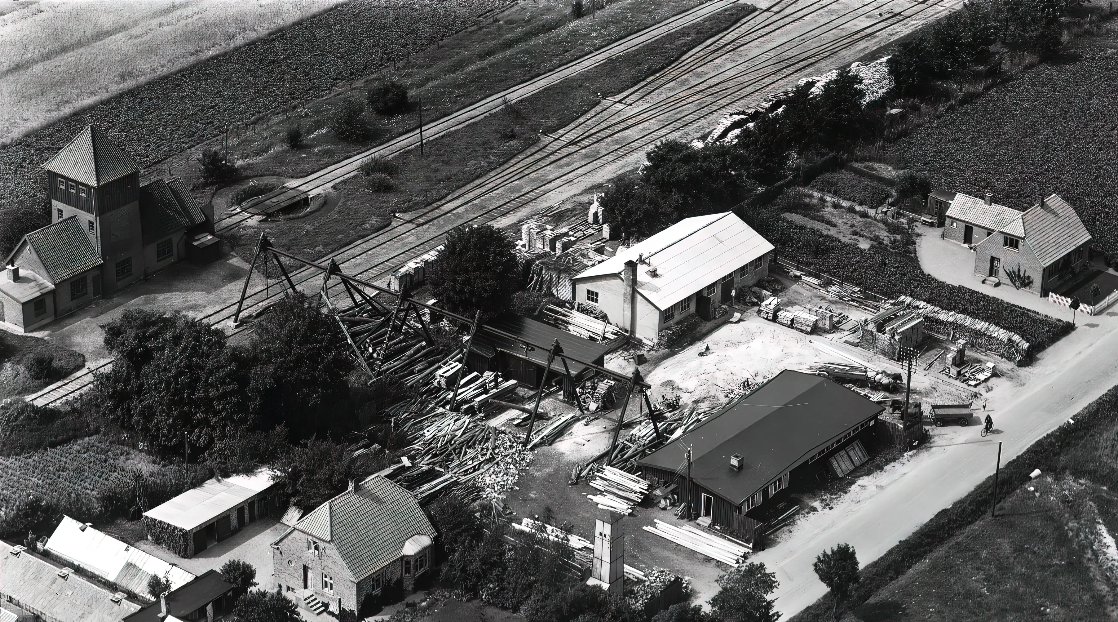 Billede af Mern Stations remise med vandtårn og overnatning. Billede af Mern Stations remise med vandtårn og overnatning.