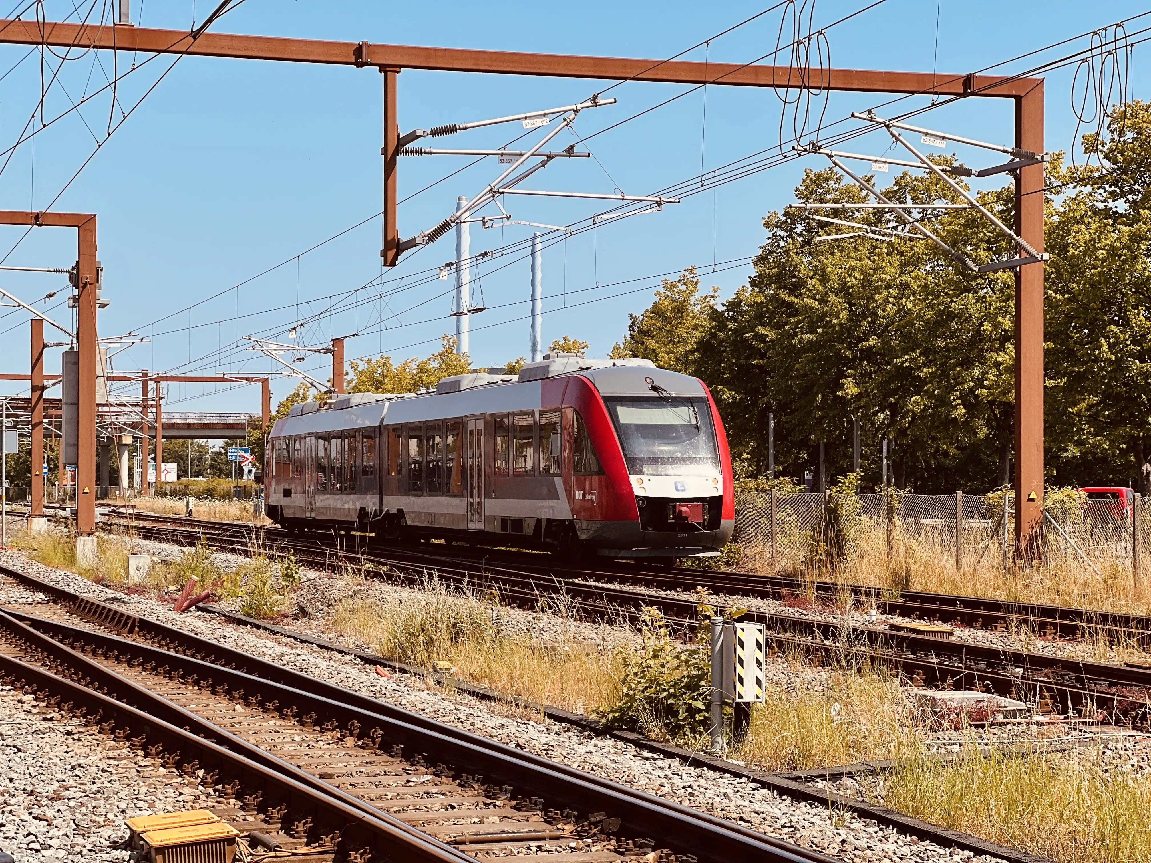 Billede af LT 2031-2131, tidligere VL 2031-2131 fotograferet ud for Køge Station. Billede af LT 2031-2131, tidligere VL 2031-2131 fotograferet ud for Køge Station.