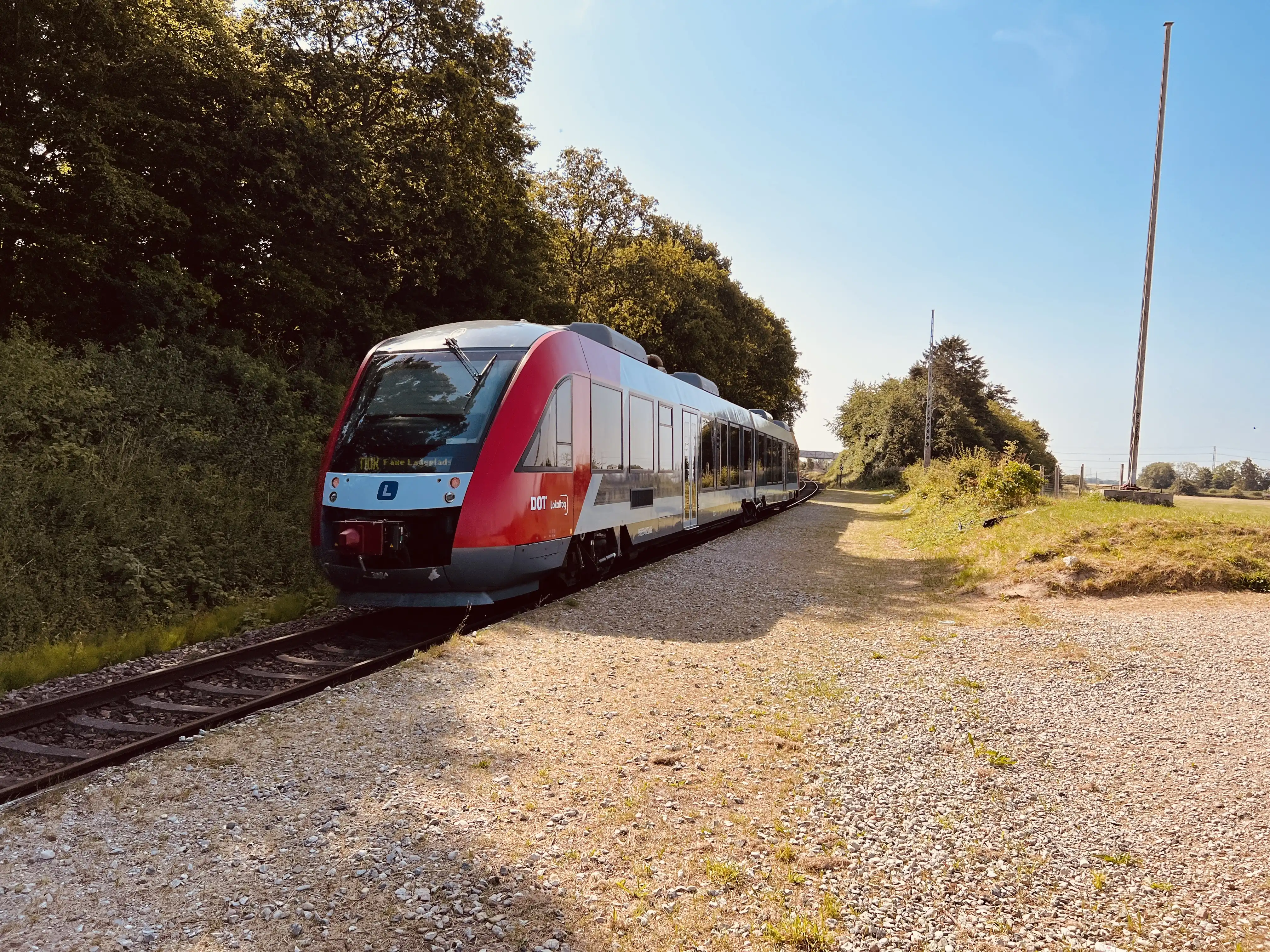 Billede af LT 2024-2124, tidligere VL 2024-2124 fotograferet ud for Roskilde Festivalplads Trinbræt. Billede af LT 2024-2124, tidligere VL 2024-2124 fotograferet ud for Roskilde Festivalplads Trinbræt.