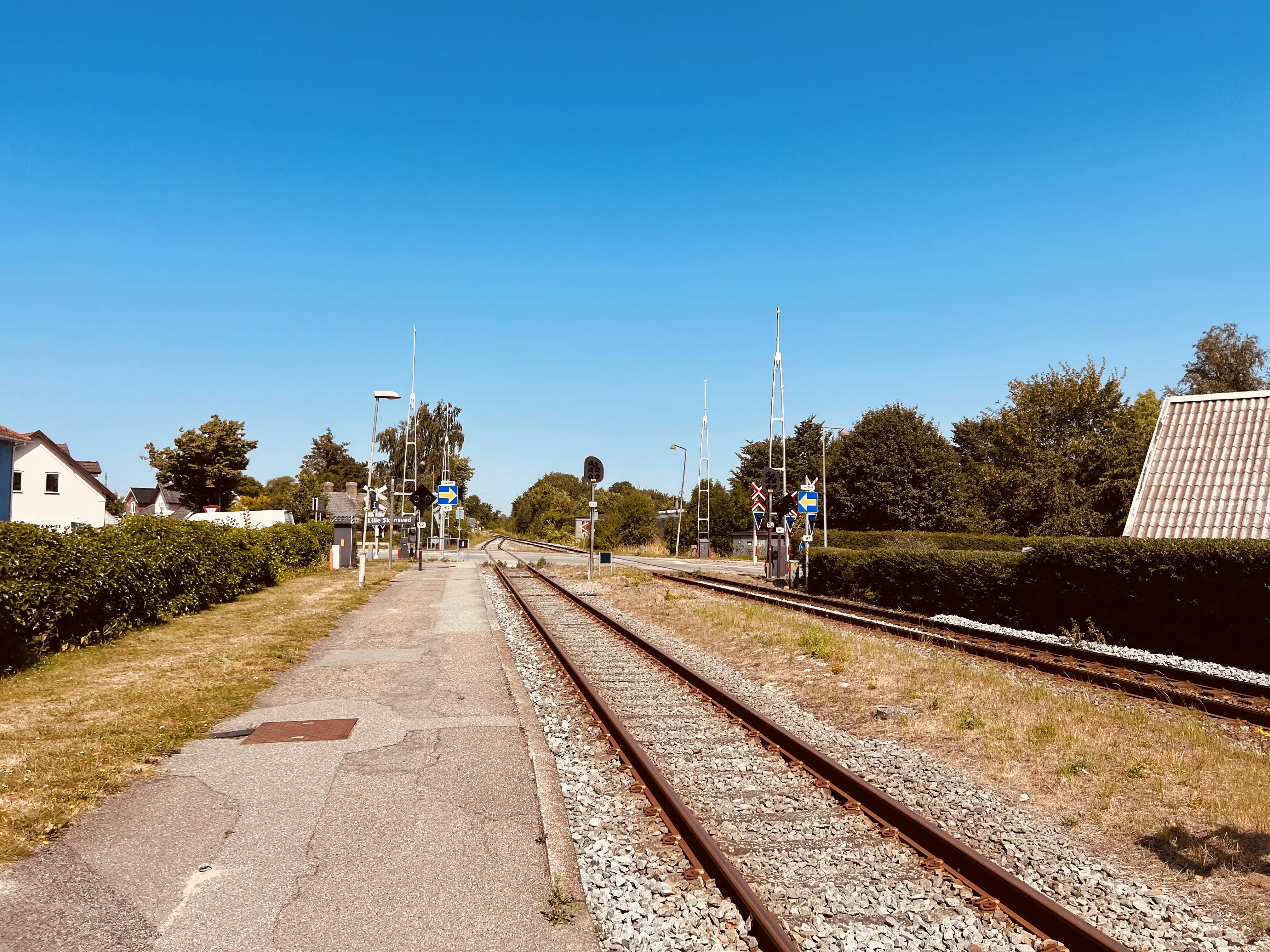 Billede af Lille Skensved Stations ind og udkørsel. Billede af Lille Skensved Stations ind og udkørsel.