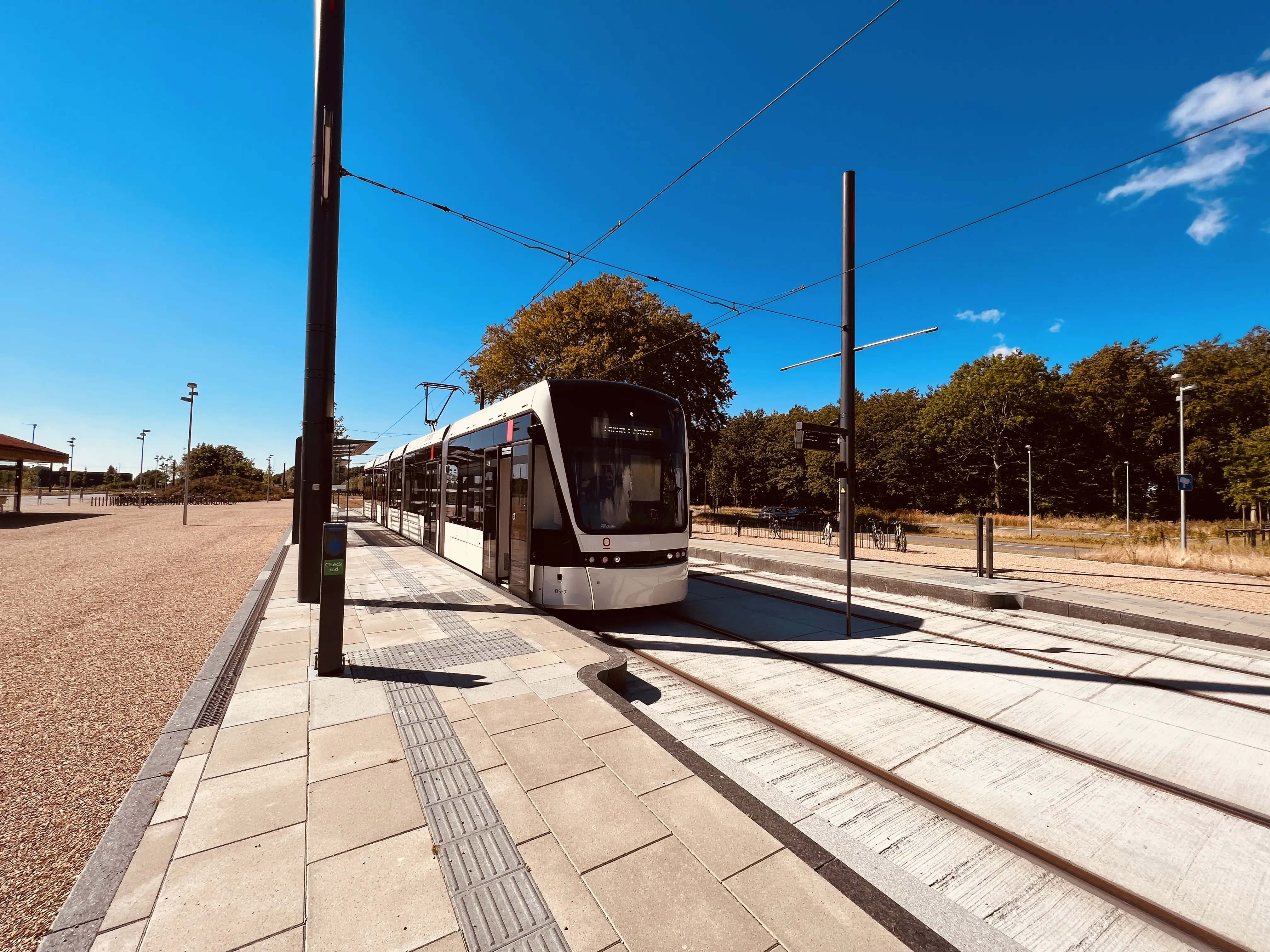 Billede af Odense Letbane togsæt 05 fotograferet ud for Parkering Odense Syd Letbanestation. Billede af Odense Letbane togsæt 05 fotograferet ud for Parkering Odense Syd Letbanestation.