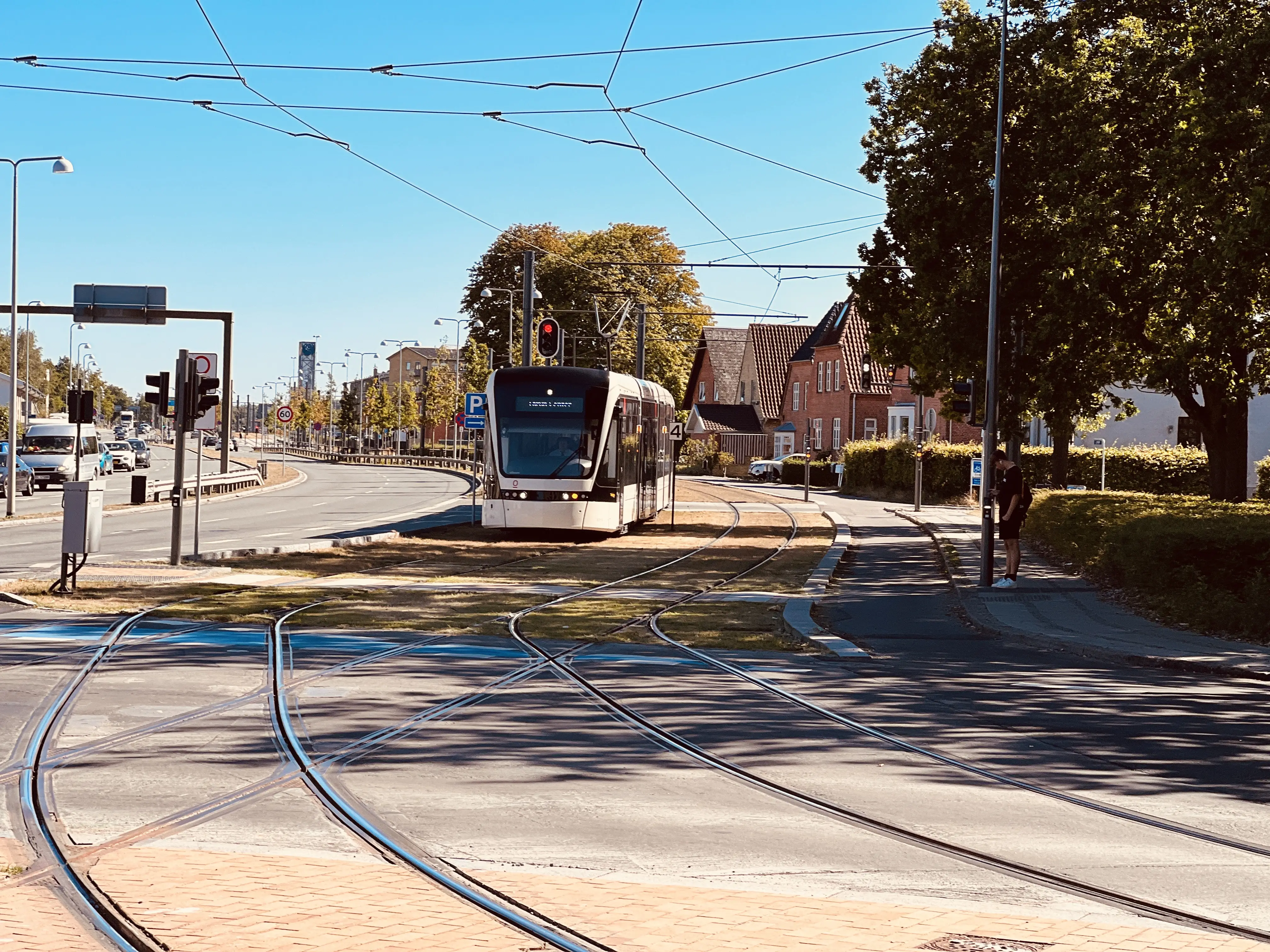 Billede af letbanetog ud for Korsløkke Letbanestation. Billede af letbanetog ud for Korsløkke Letbanestation.