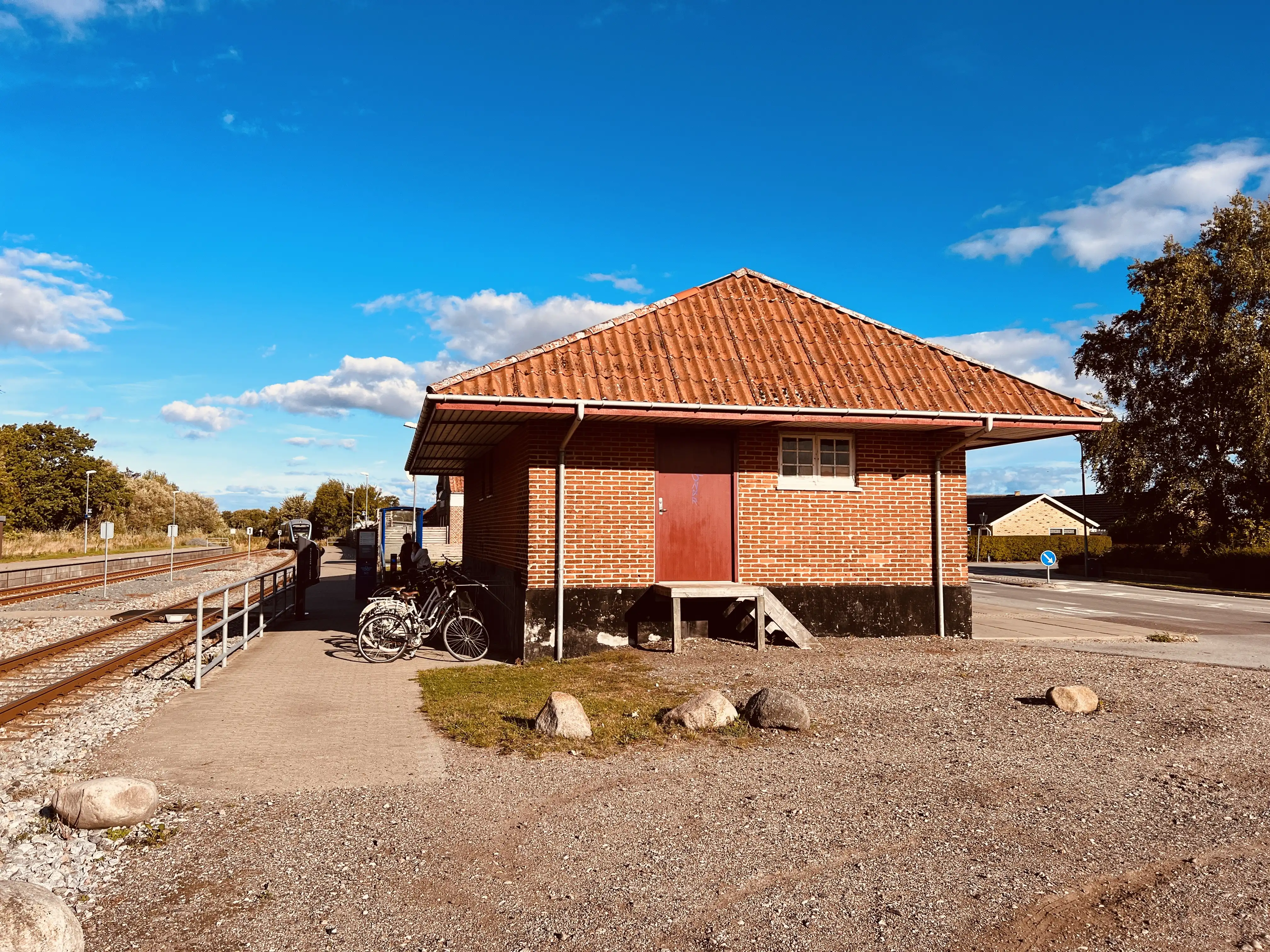 Billede af Strandby Stations varehus. Billede af Strandby Stations varehus.