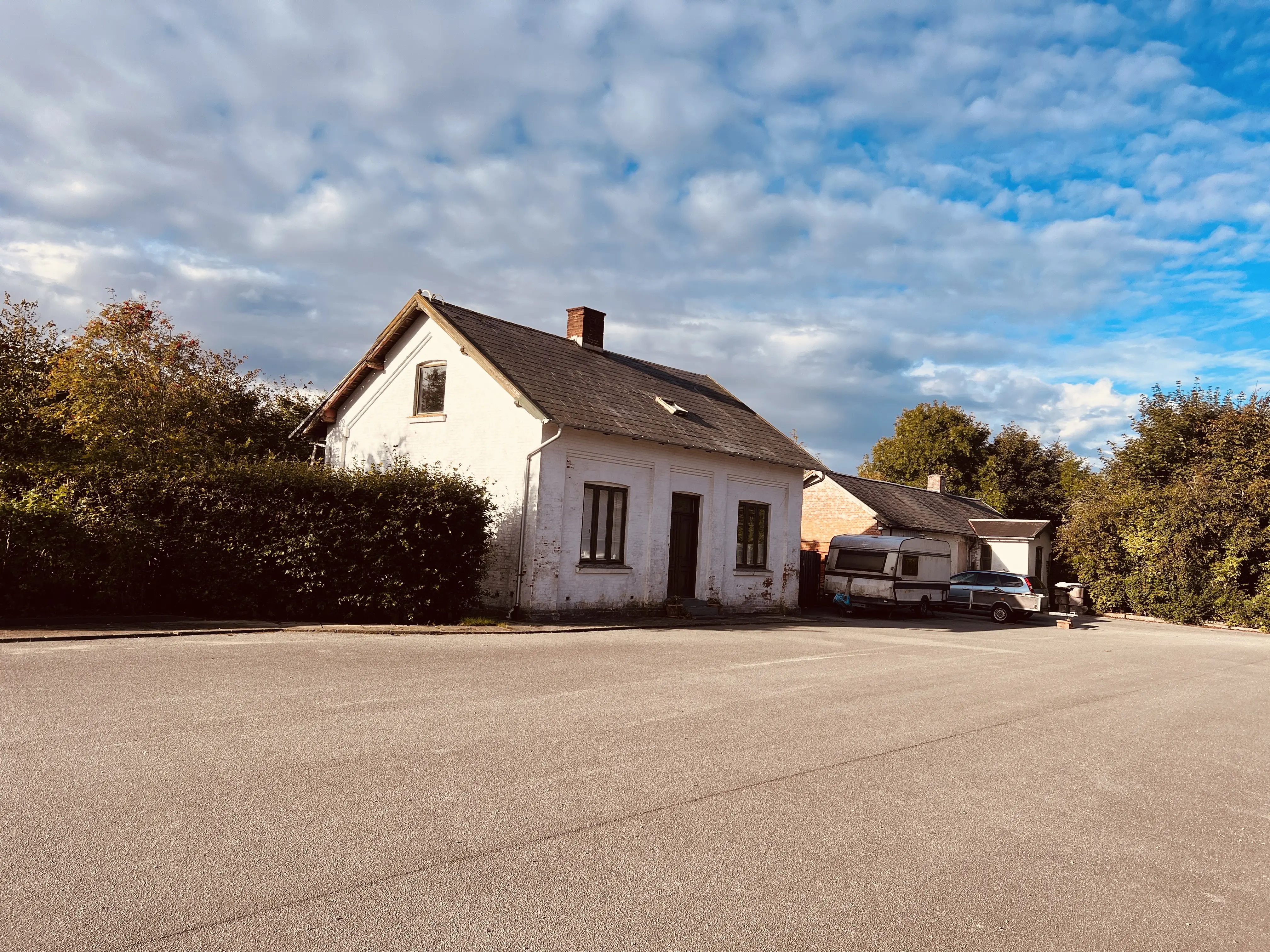 Billede af stationsmesterboligen ved Lyngs Station. Billede af stationsmesterboligen ved Lyngs Station.