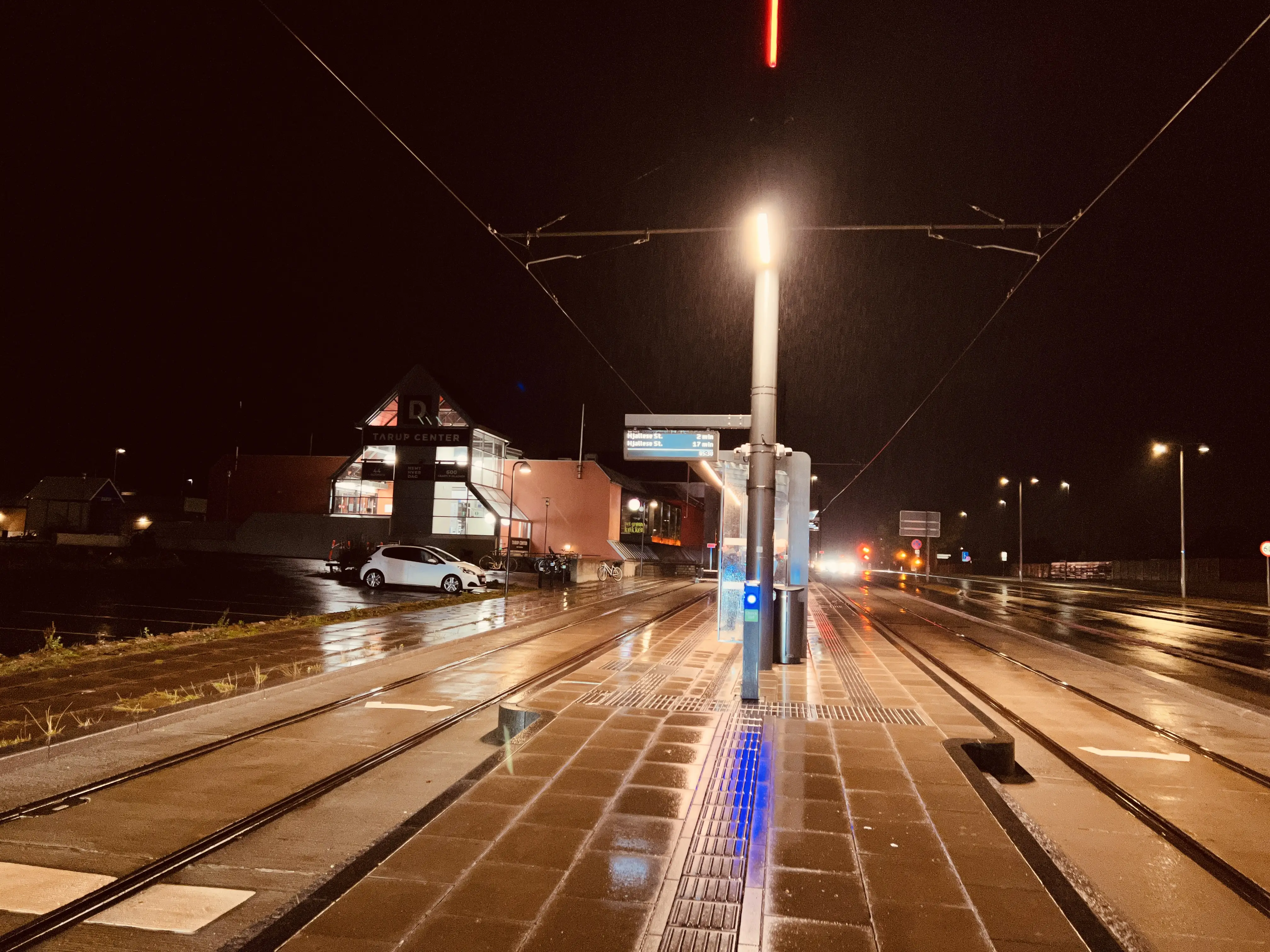 Billede af Tarup Center Letbanestation tidlig morgen. Billede af Tarup Center Letbanestation tidlig morgen.