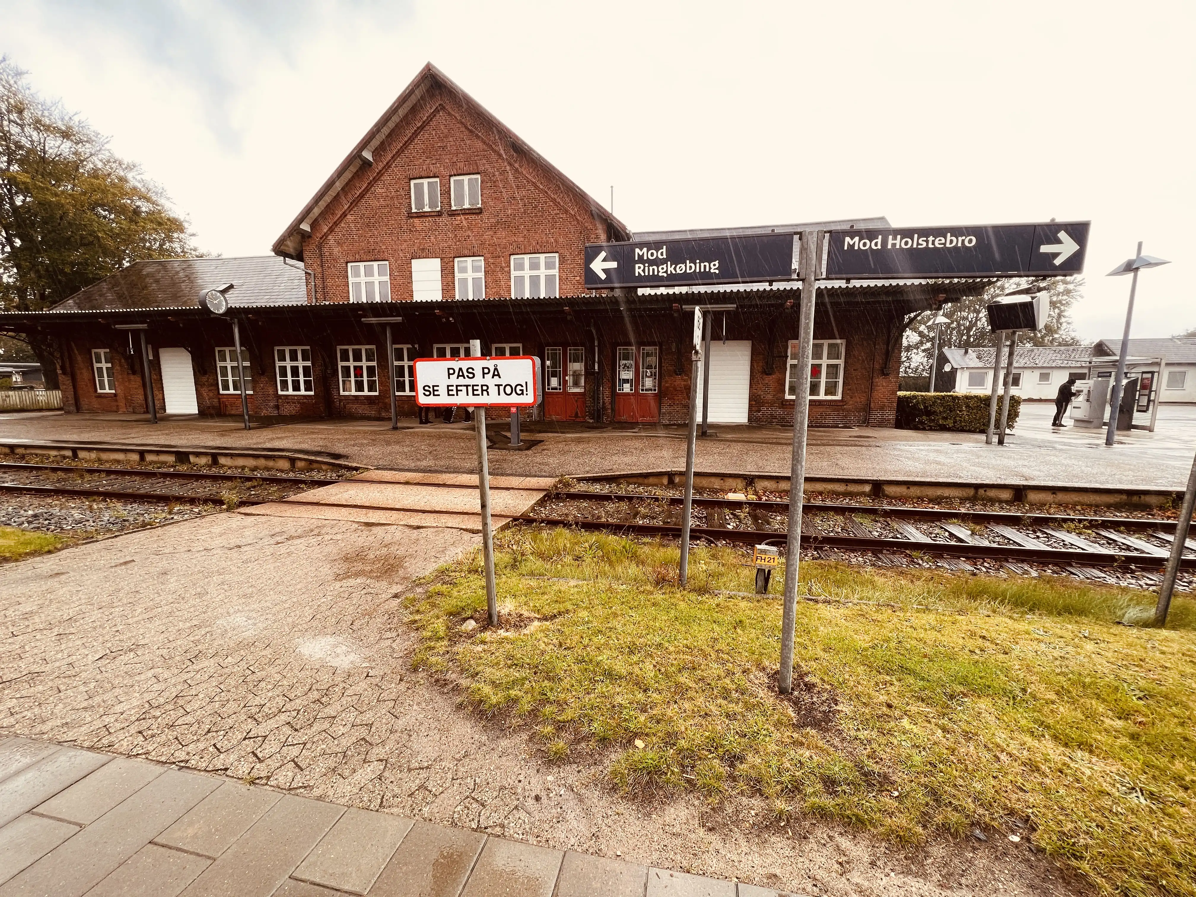 Billede af Vemb Station. Billede af Vemb Station.