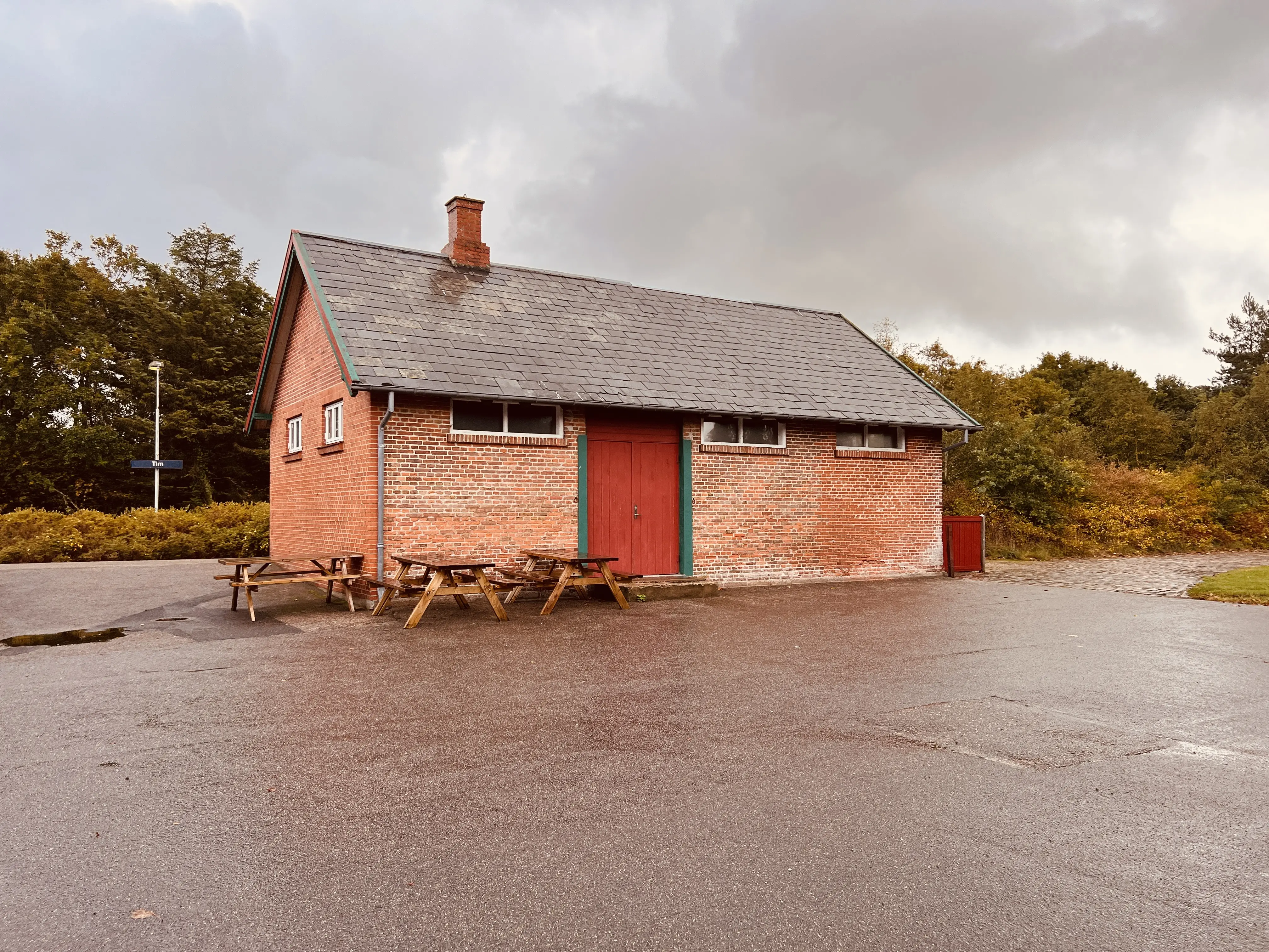 Billede af Tim Stations varehus. Billede af Tim Stations varehus.