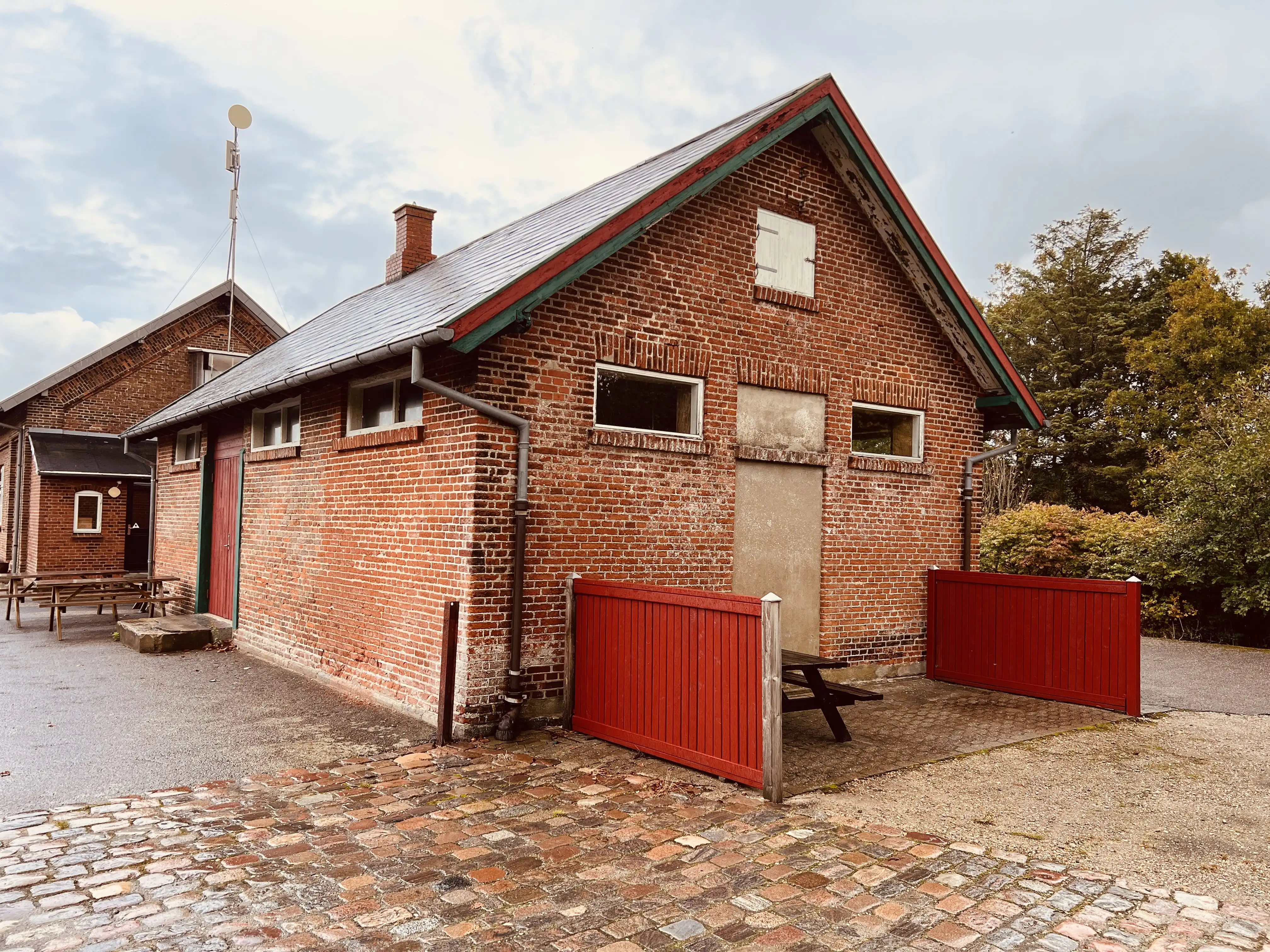 Billede af Tim Stations varehus. Billede af Tim Stations varehus.