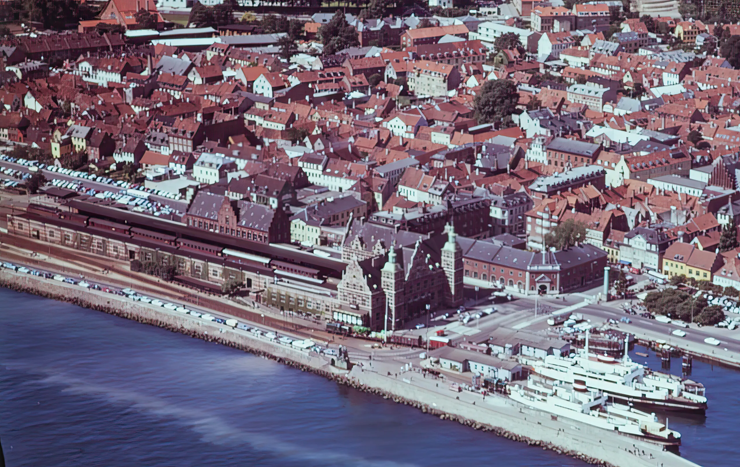 Billede af Helsingør Banegård. Billede af Helsingør Banegård.
