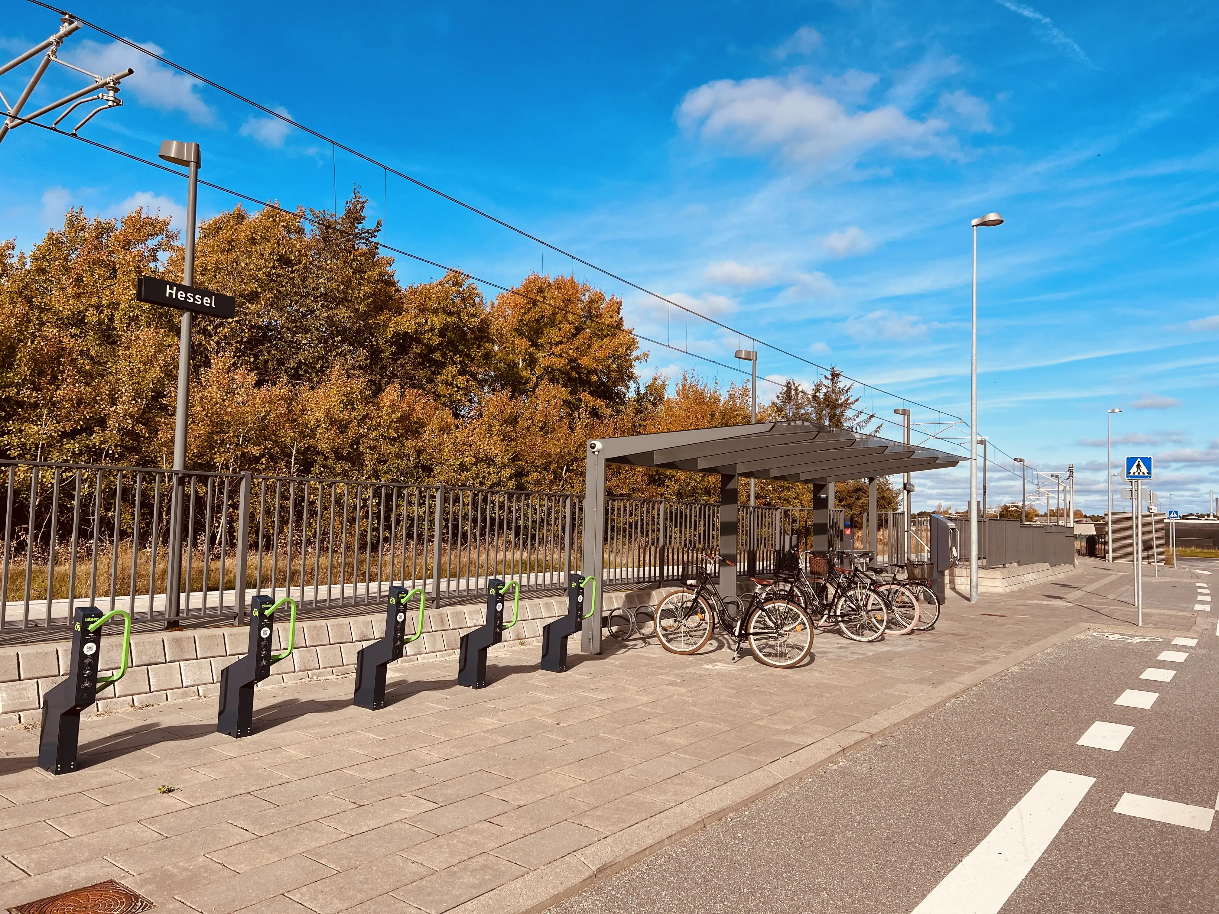 Billede af Hessel Letbanestation. Billede af Hessel Letbanestation.