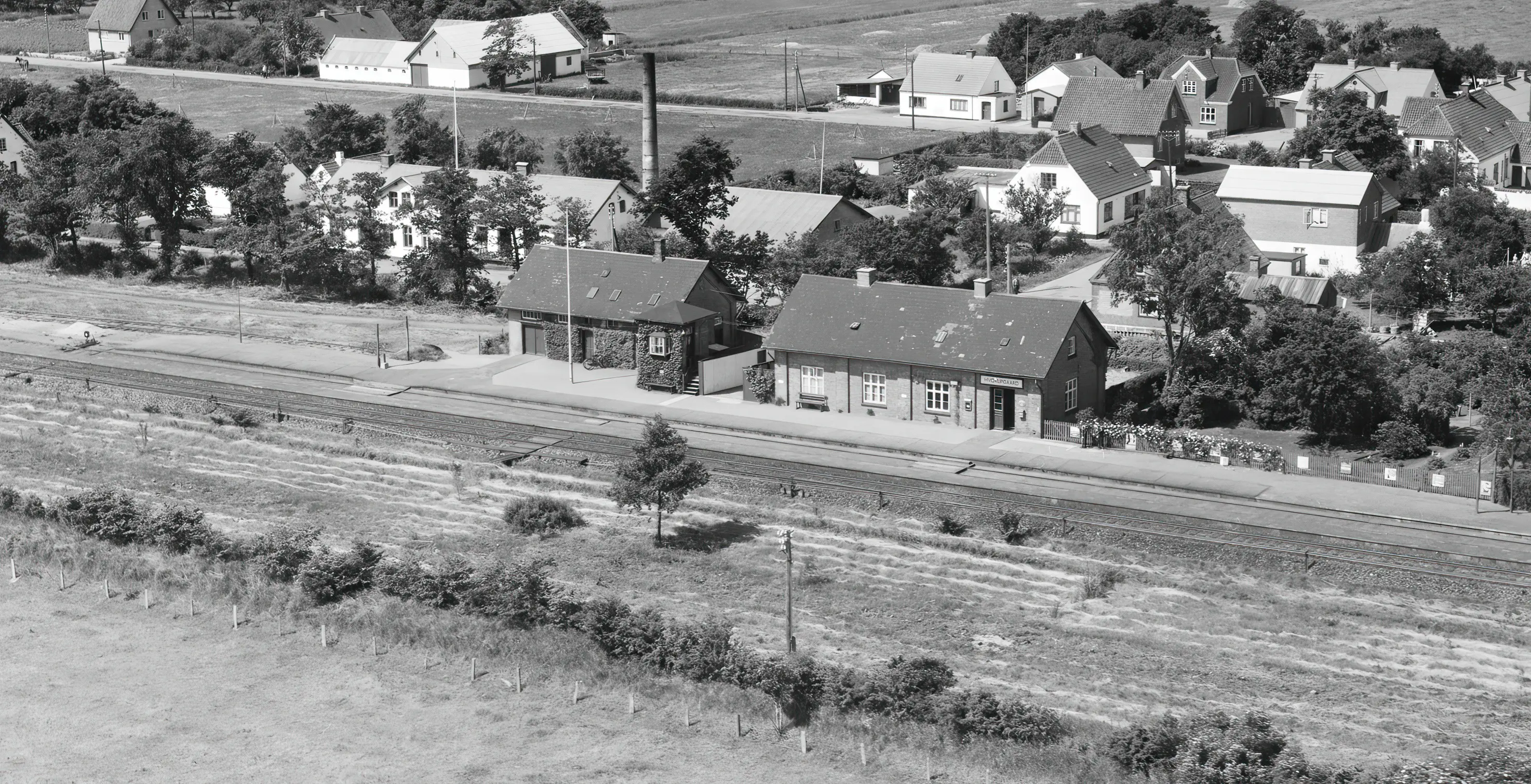 Billede af Hvorupgård Holdeplads med sidespor. Billede af Hvorupgård Holdeplads med sidespor.