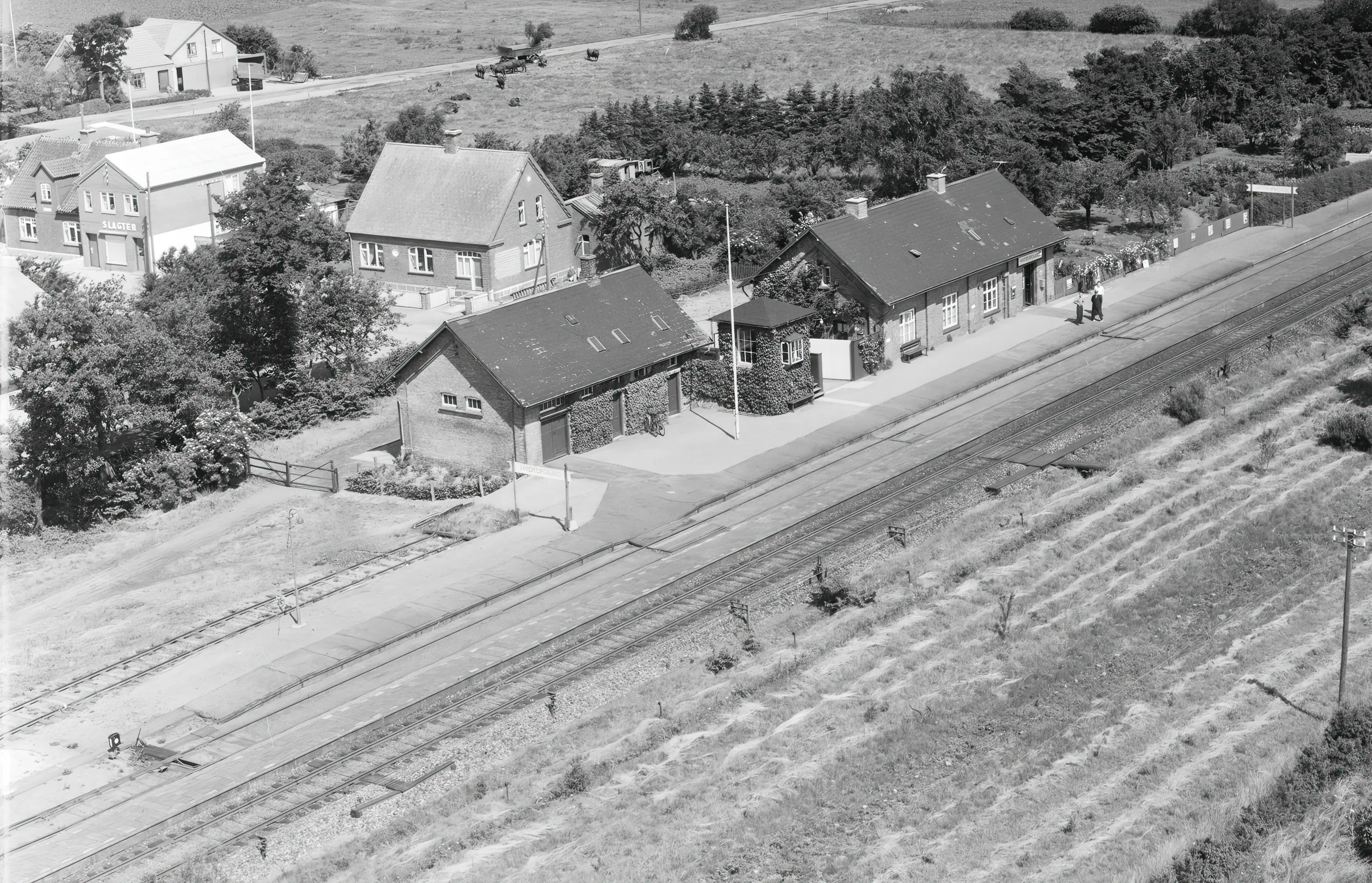 Billede af Hvorupgård Holdeplads med sidespor. Billede af Hvorupgård Holdeplads med sidespor.