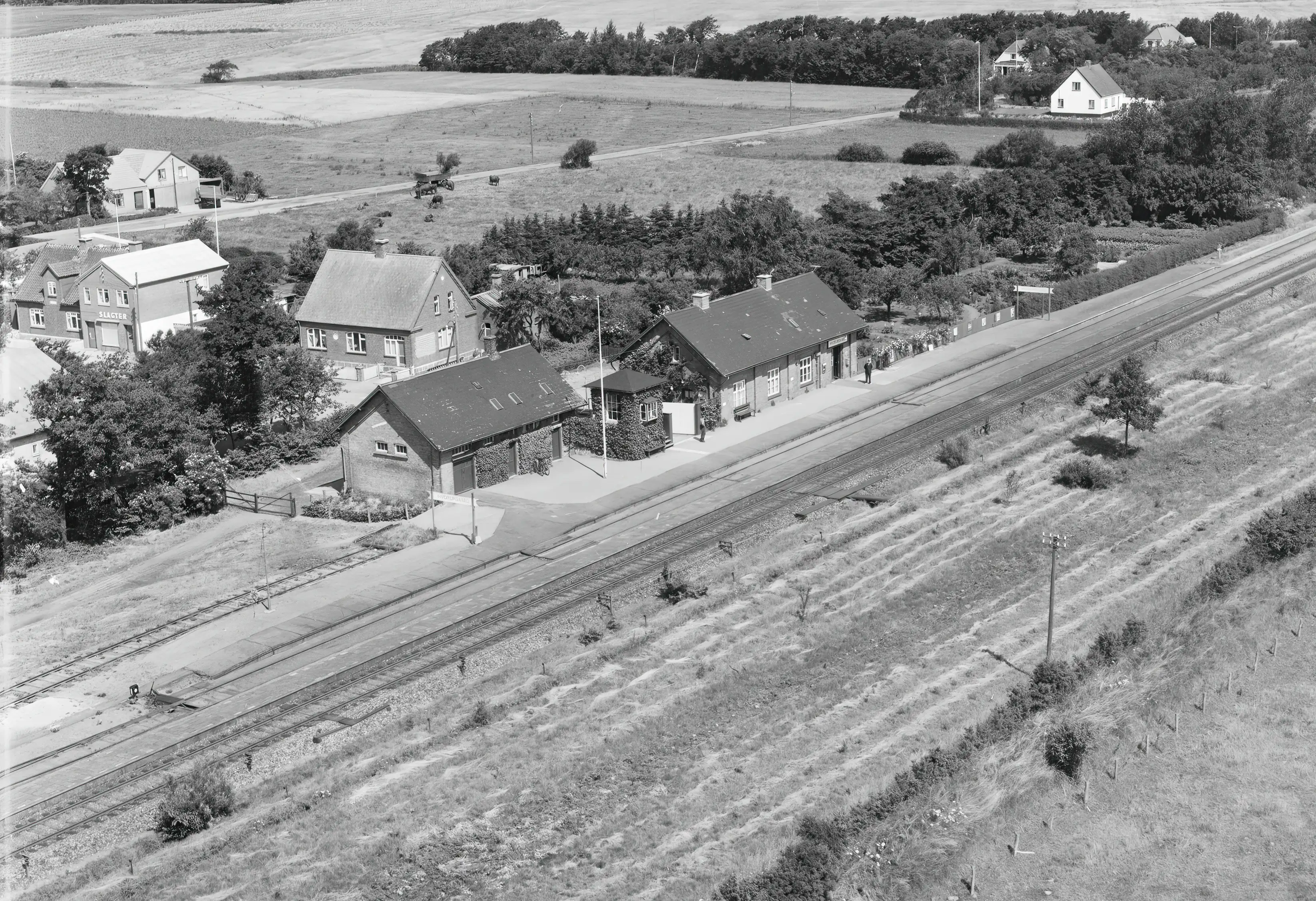 Billede af Hvorupgård Holdeplads med sidespor. Billede af Hvorupgård Holdeplads med sidespor.