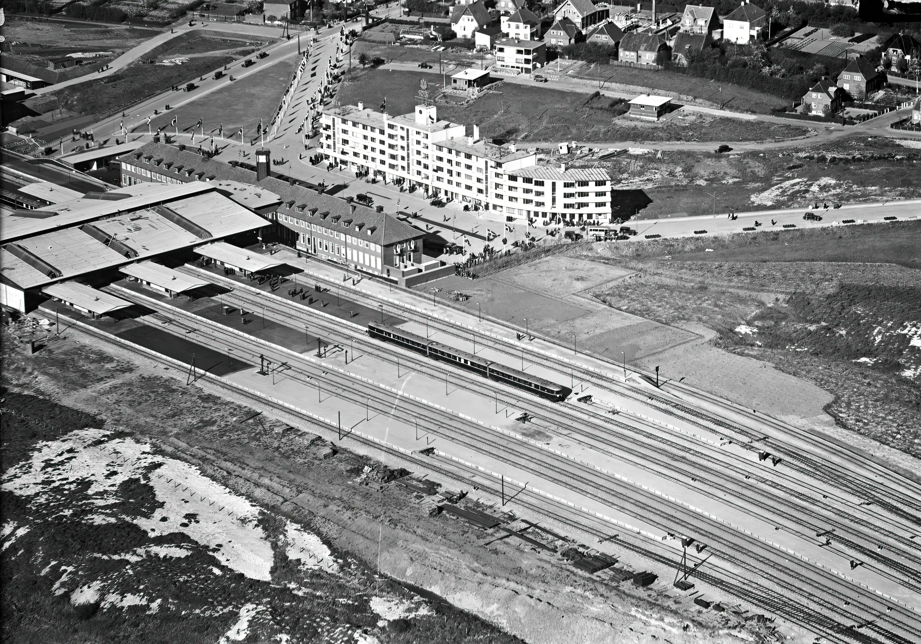 Billede af Fredericia Banegård ved åbningen den 14. maj 1935. Billede af Fredericia Banegård ved åbningen den 14. maj 1935.