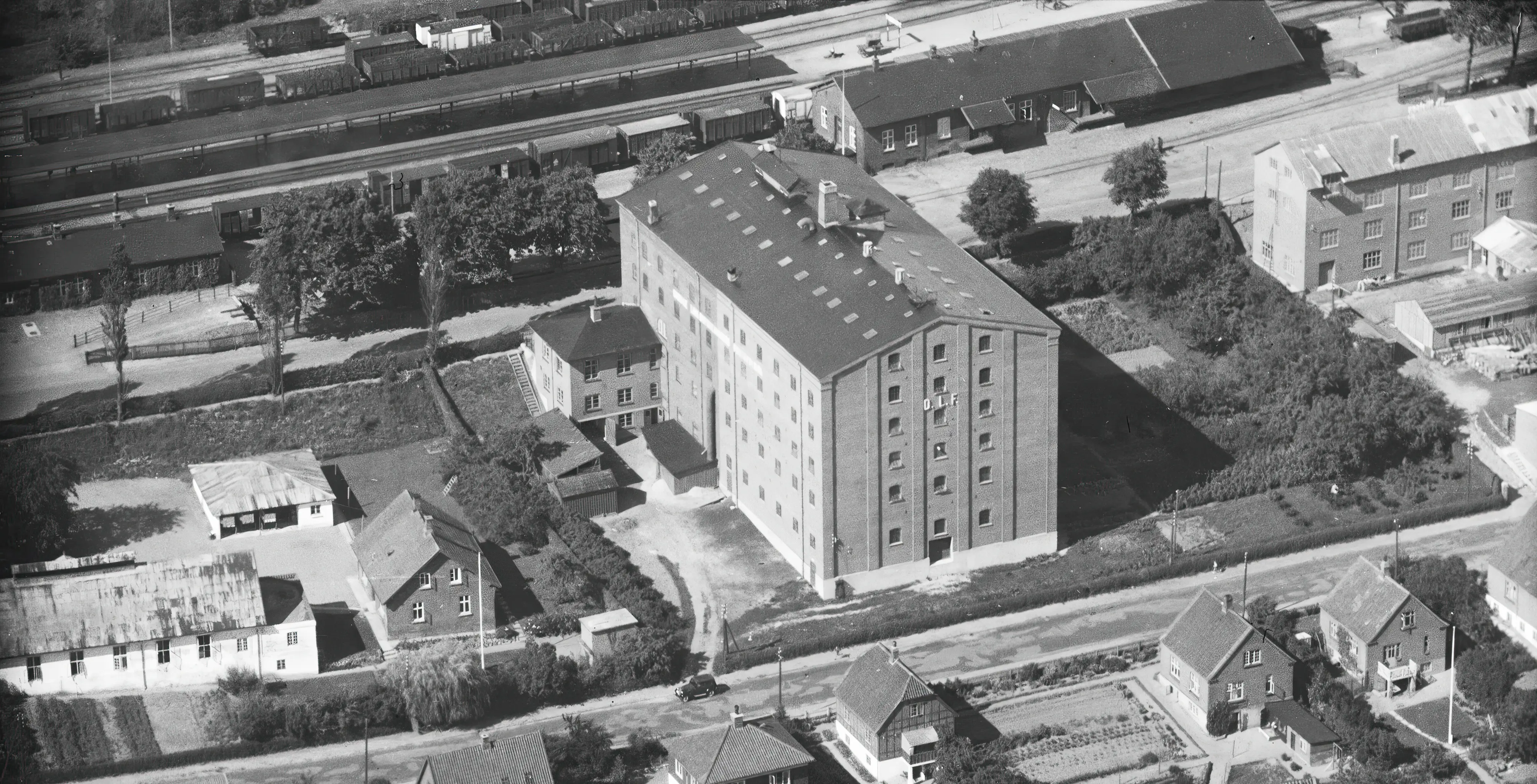 Billede af Skanderborg Stations varehus. Billede af Skanderborg Stations varehus.