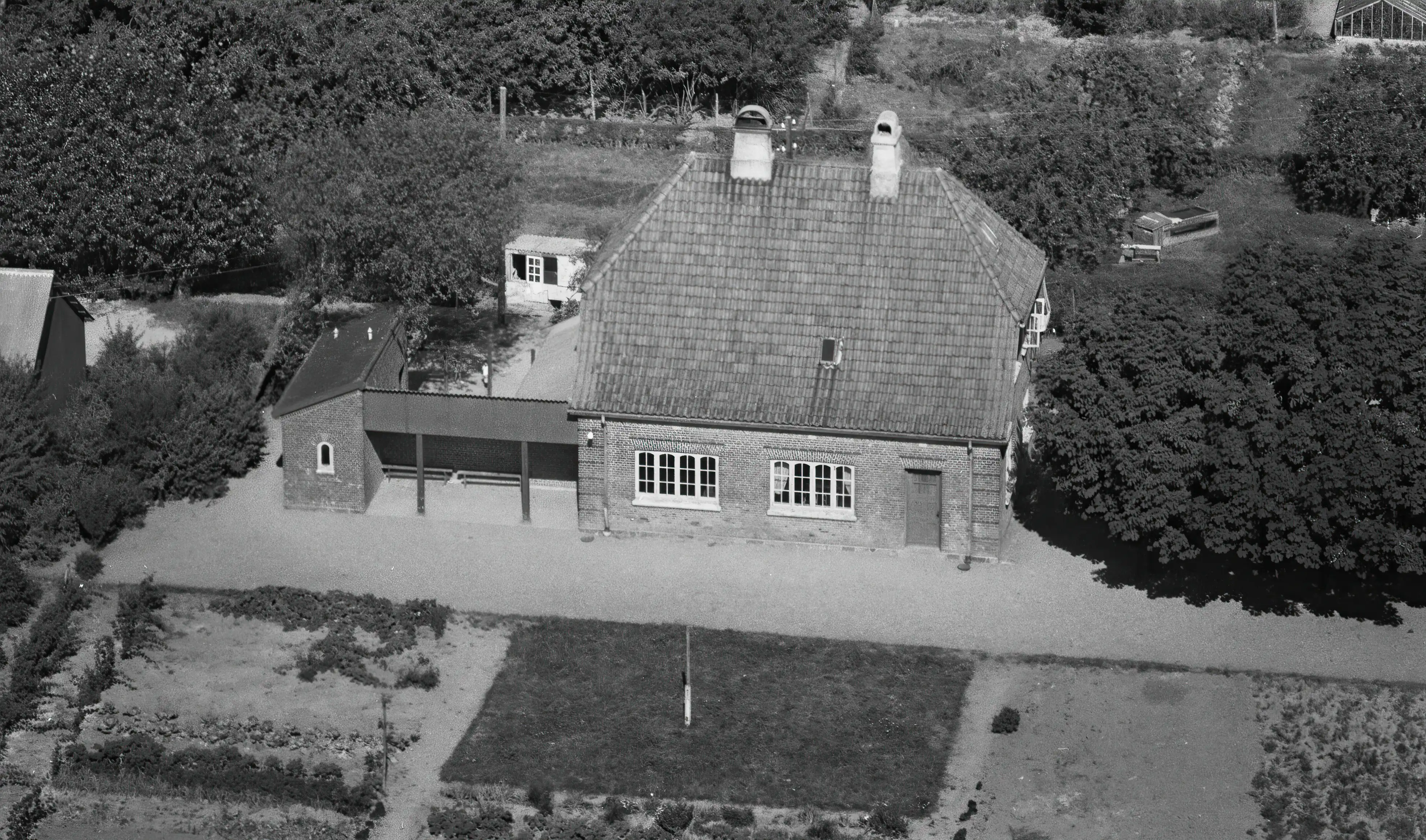 Billede af Bjert Station. Billede af Bjert Station.