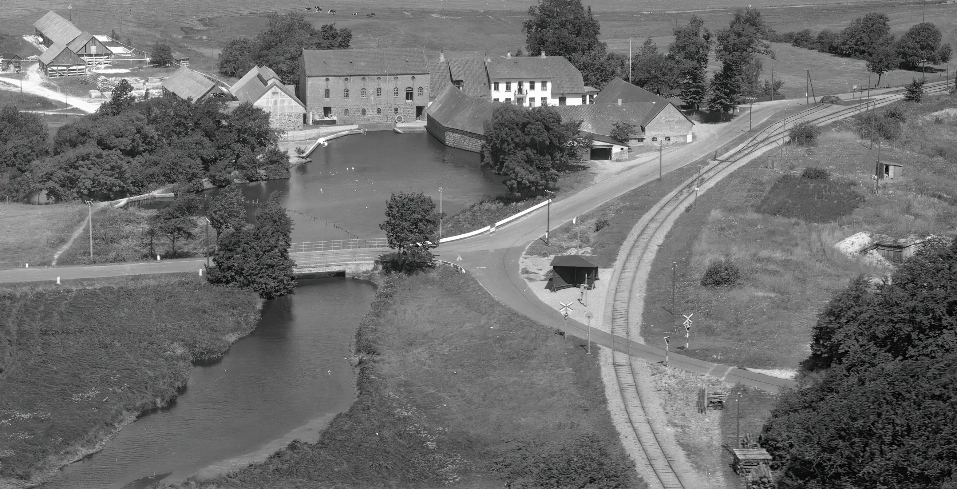 Billede af Åmølle Trinbræt med Sidespor. Billede af Åmølle Trinbræt med Sidespor.