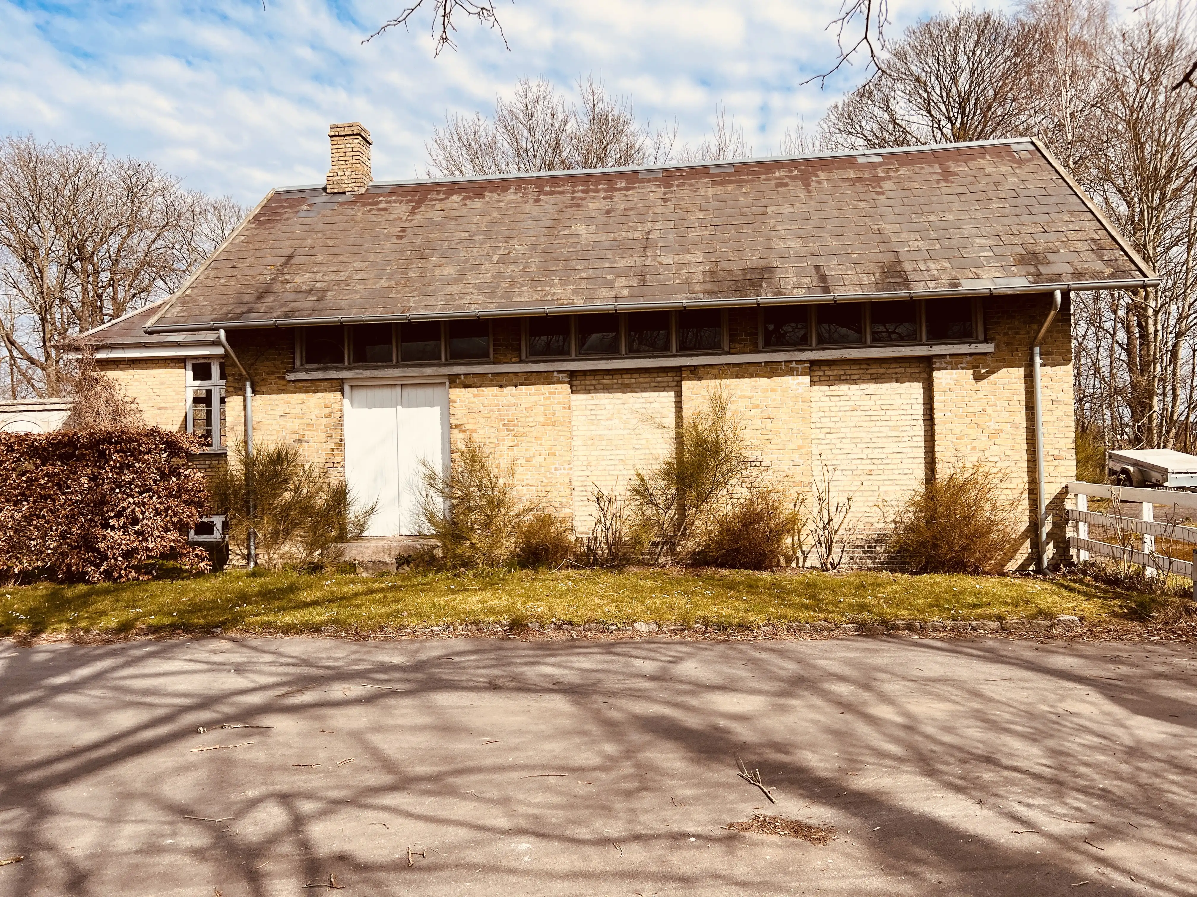 Billede af Sandved Stations varehus.