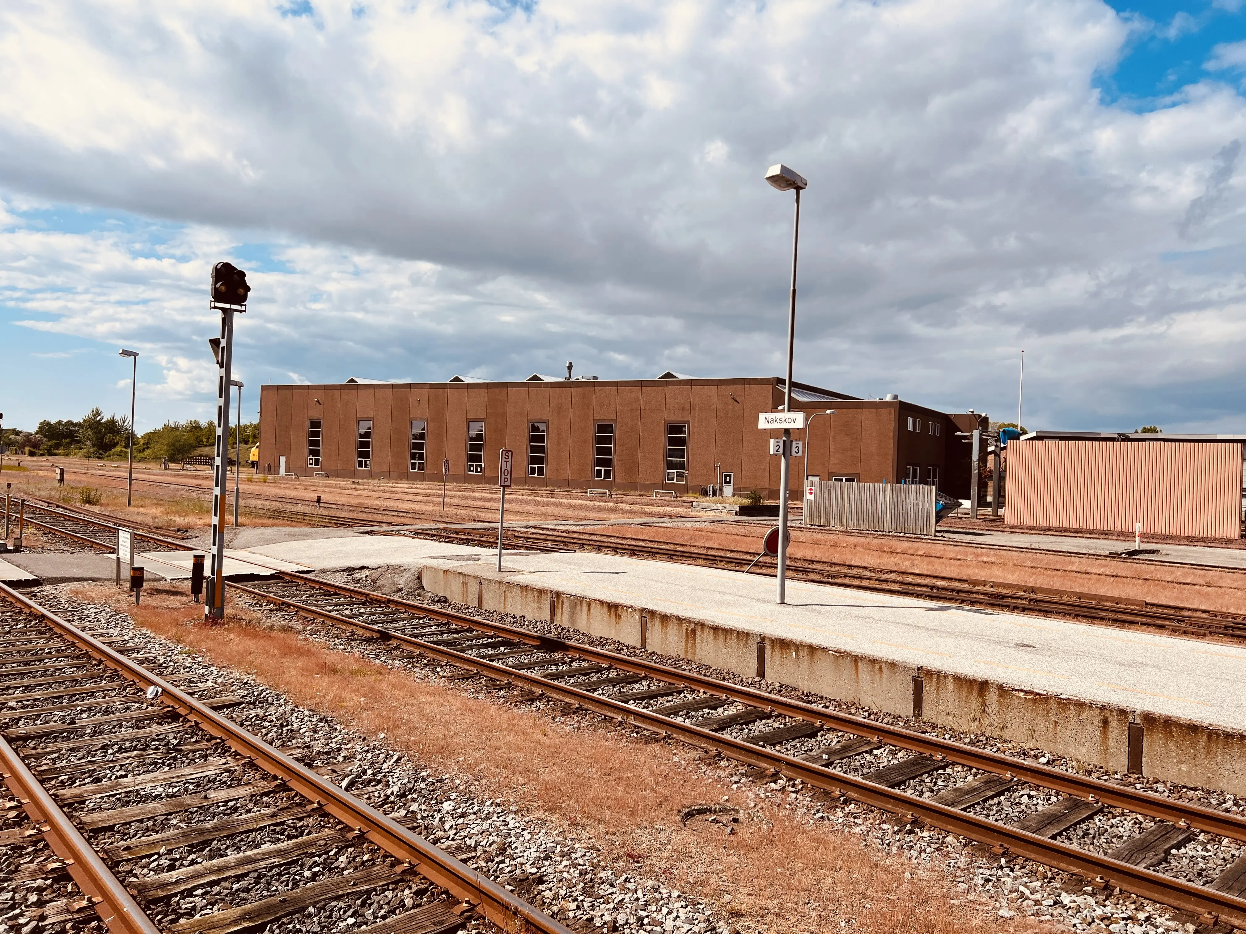 Billede af Nakskov Stations remise og værksted. Billede af Nakskov Stations remise og værksted.