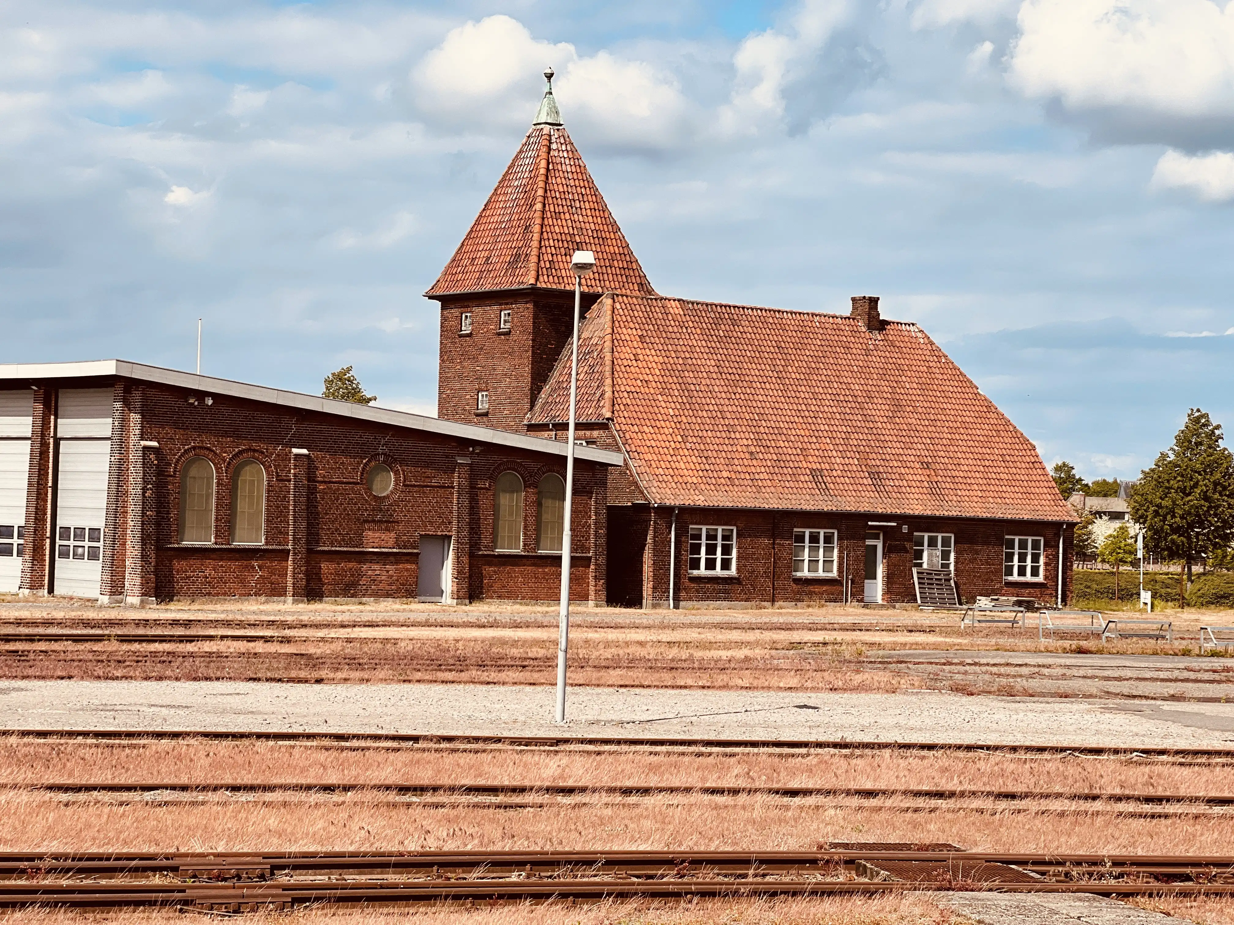 Billede af Nakskov Stations remise og værksted. Billede af Nakskov Stations remise og værksted.