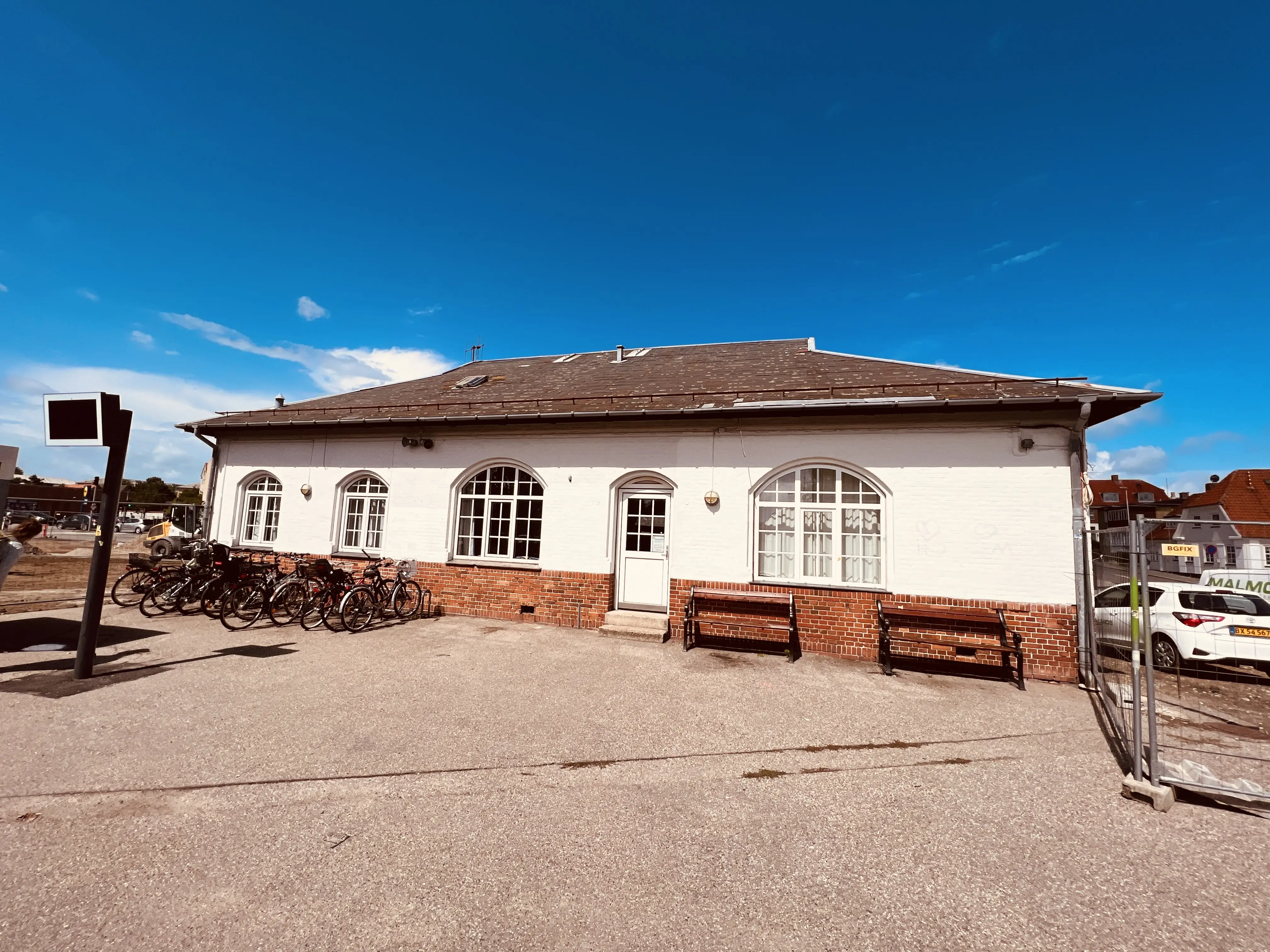 Billede af den oprindelige toldkammerbygning ved Nykøbing Sjælland Station. Billede af den oprindelige toldkammerbygning ved Nykøbing Sjælland Station.