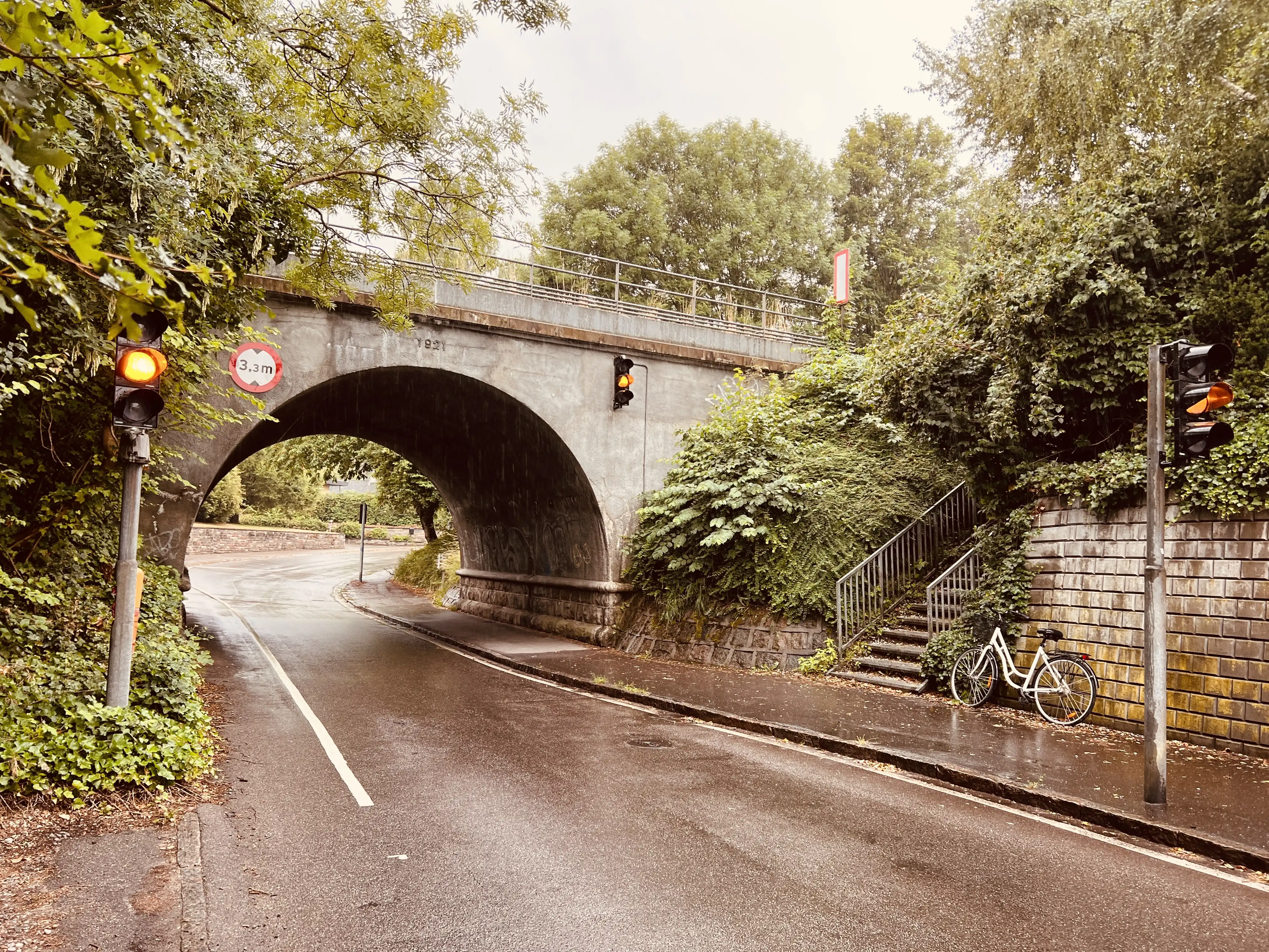 Billede af viadukten under Stenhus Trinbræt. Billede af viadukten under Stenhus Trinbræt.