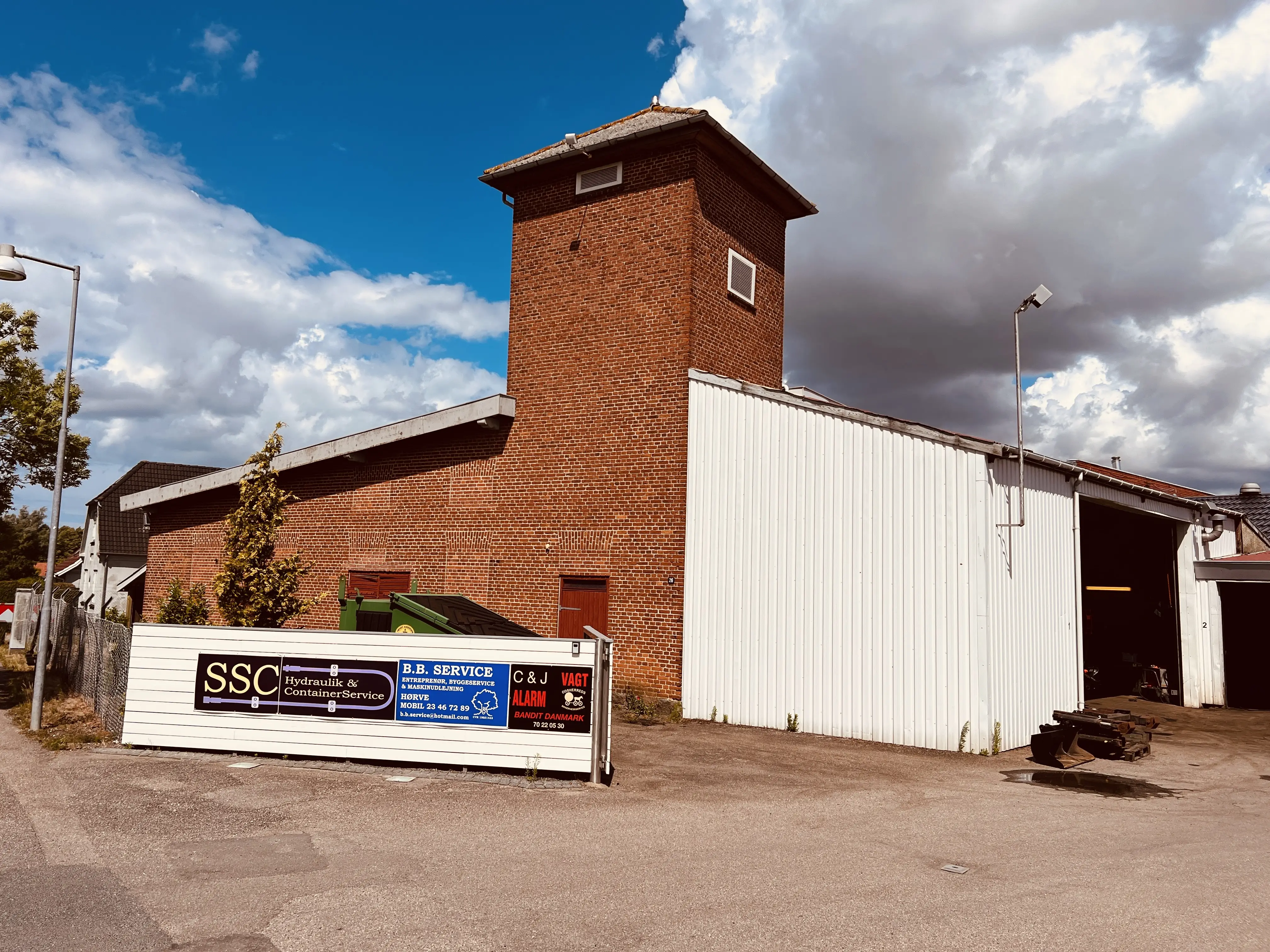 Billede af Hørve-Værslev banens remise ved Hørve Station.
