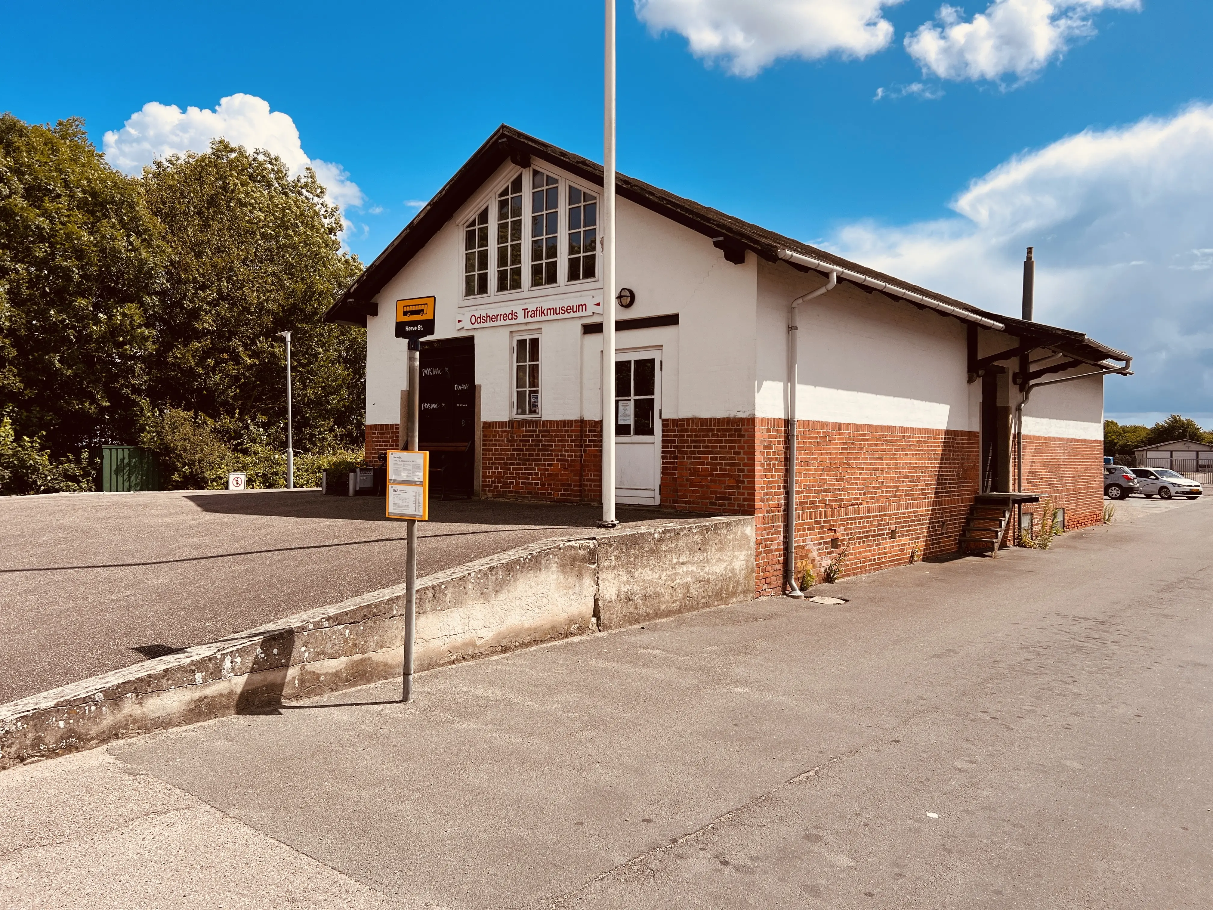 Billede af Hørve Stations varehus.