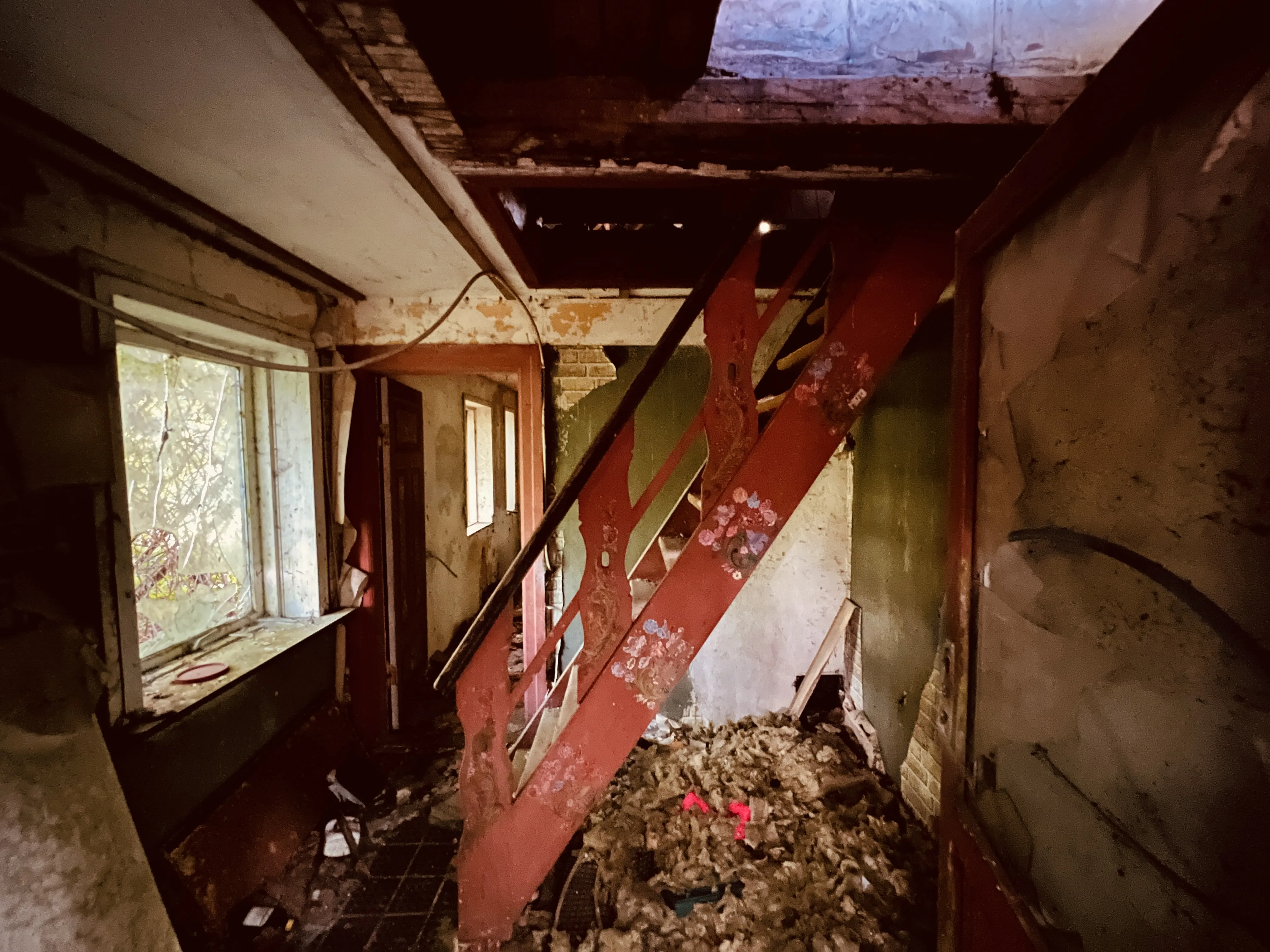 Billede af resterne af vogterhuset ved Vester Bjerndrup Trinbræt. Billede af resterne af vogterhuset ved Vester Bjerndrup Trinbræt.