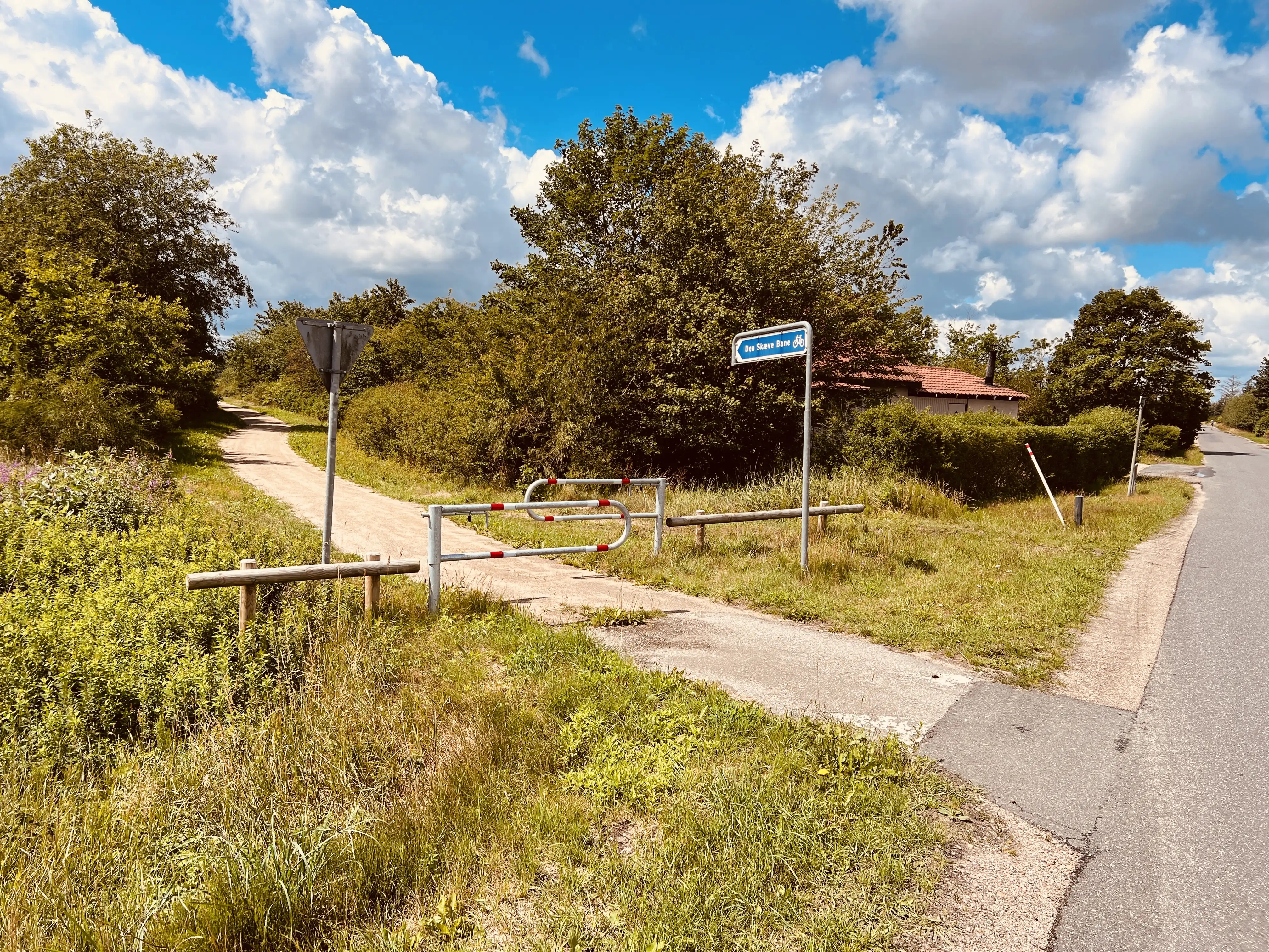 Billede af Kolstrupgaard Trinbræt - Trinbræt er nedrevet, men Kolstrupgaard Trinbræt har ligget her. Billede af Kolstrupgaard Trinbræt - Trinbræt er nedrevet, men Kolstrupgaard Trinbræt har ligget her.