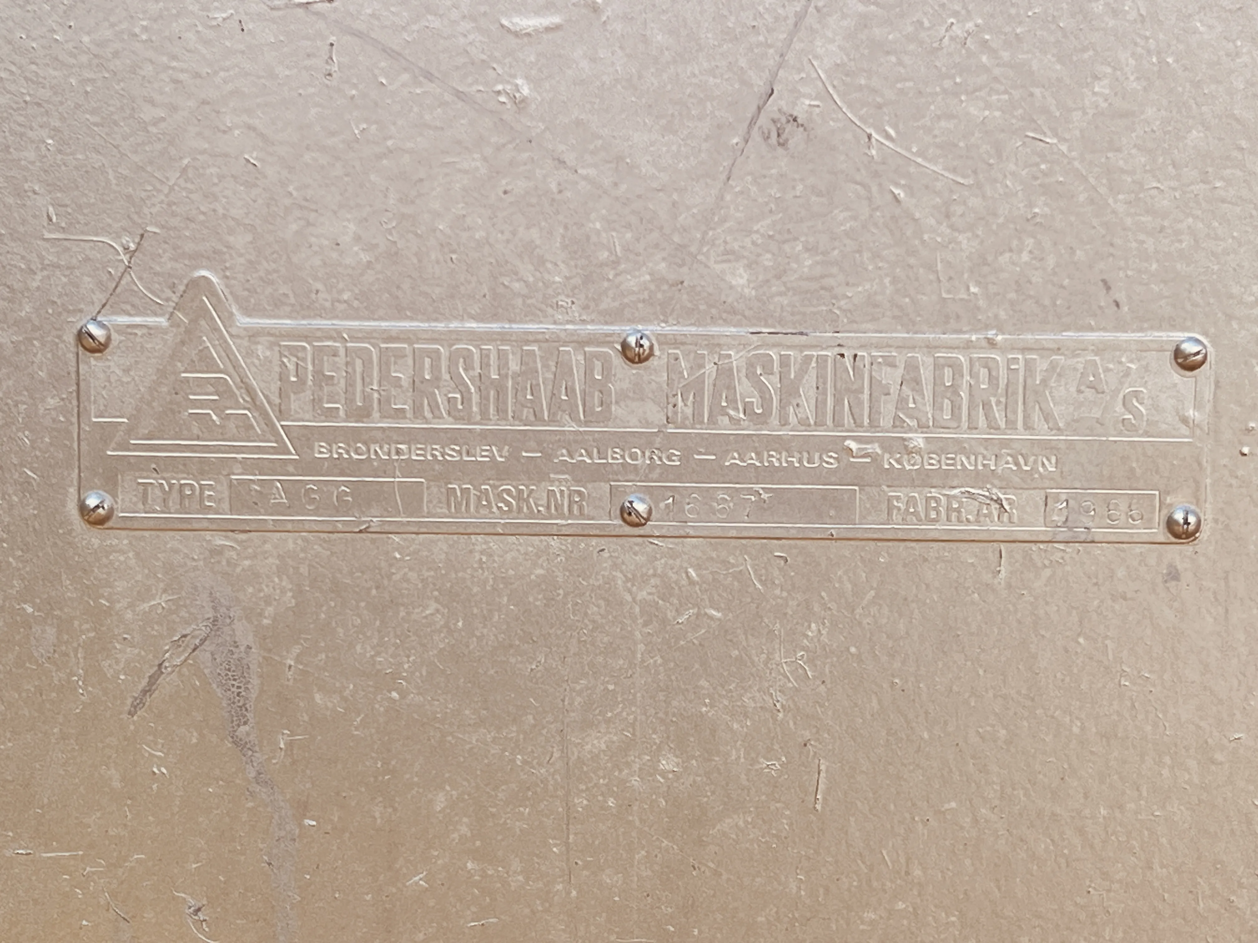 Billede af Pedershaab nødgenerator ved Mørkøv Station.