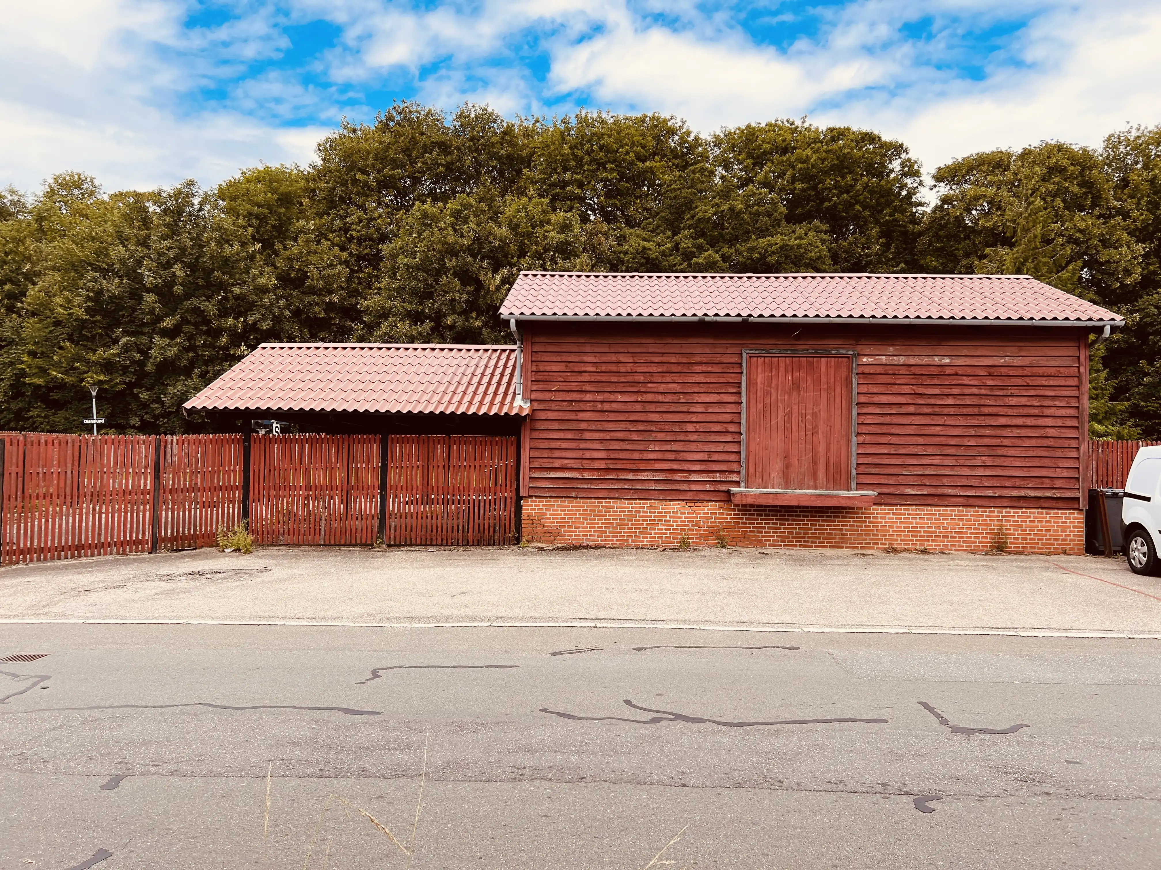 Billede af Dianalund Stations varehus.