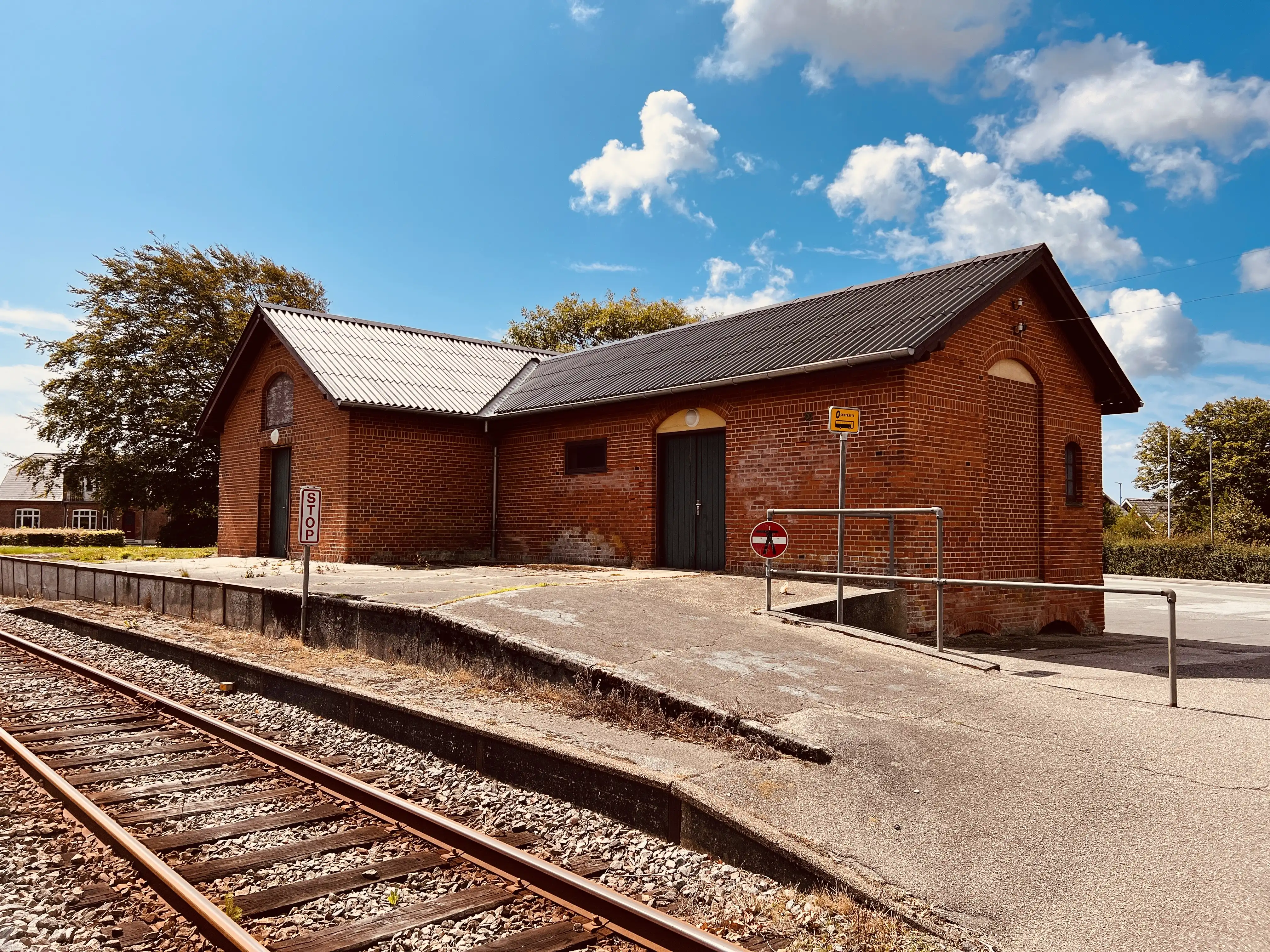 Billede af Oksbøl Stations varehus.