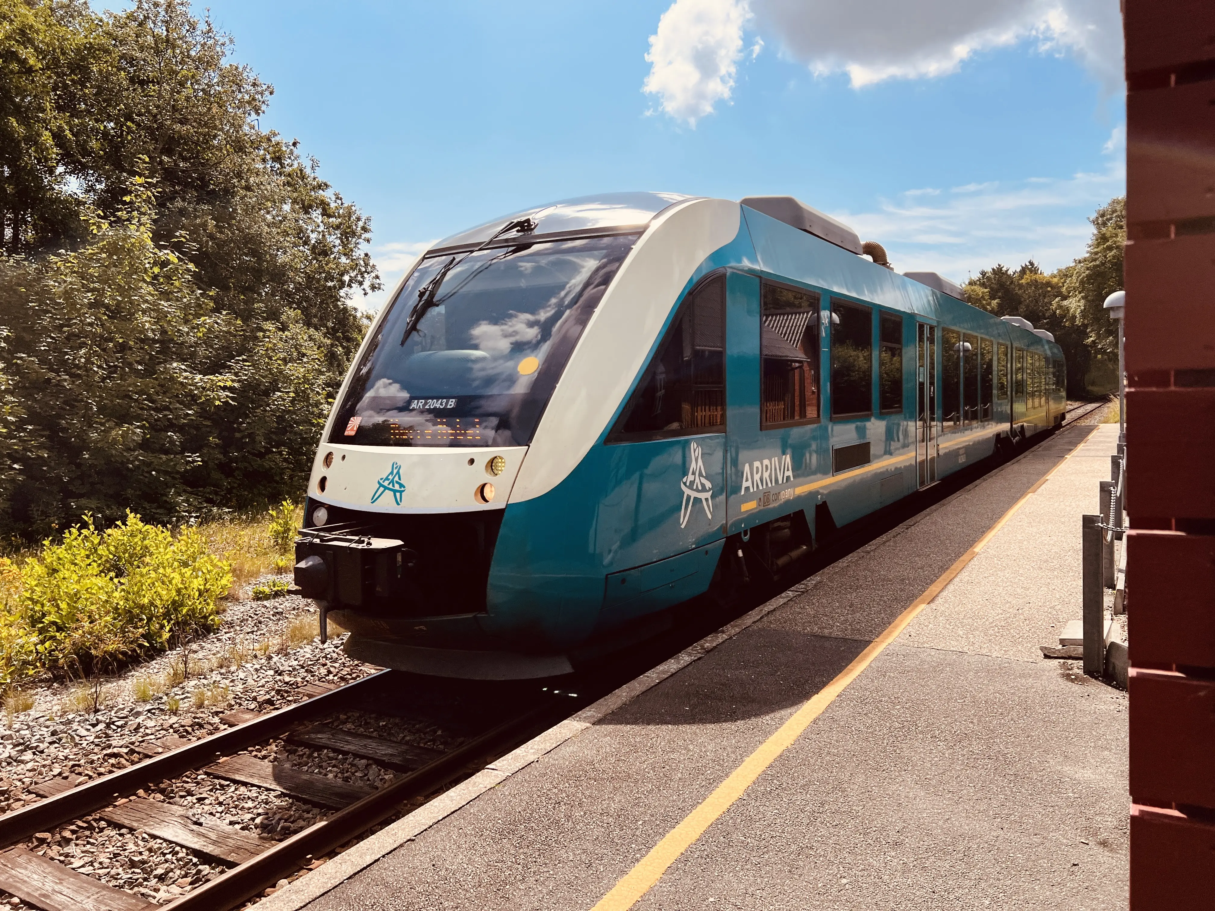 Billede af ARRIVA AR 2043 fotograferet ud for Vrøgum Trinbræt. Billede af ARRIVA AR 2043 fotograferet ud for Vrøgum Trinbræt.
