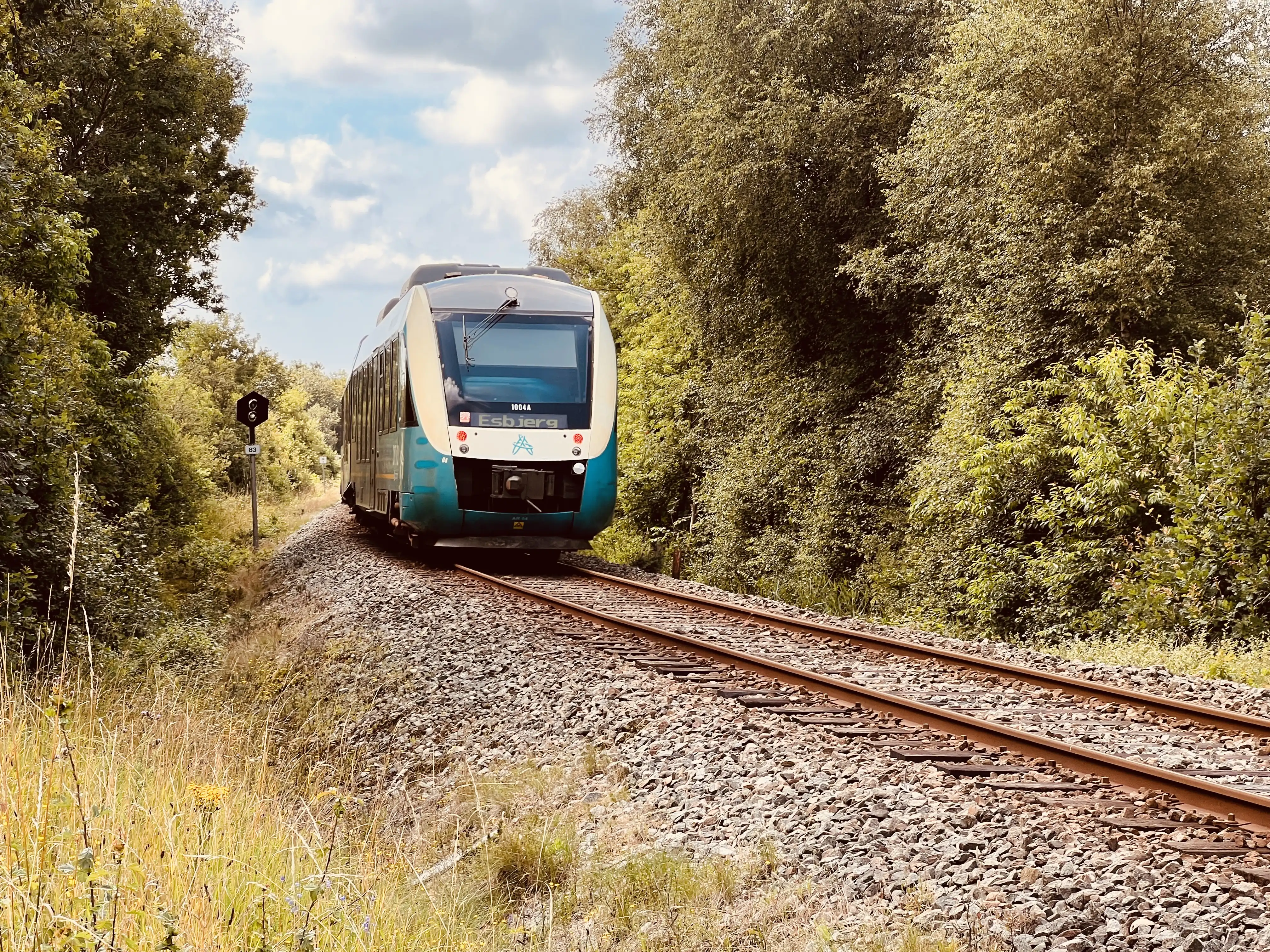 Billede af ARRIVA AR 1004 fotograferet ud for Jegum Trinbræt. Billede af ARRIVA AR 1004 fotograferet ud for Jegum Trinbræt.