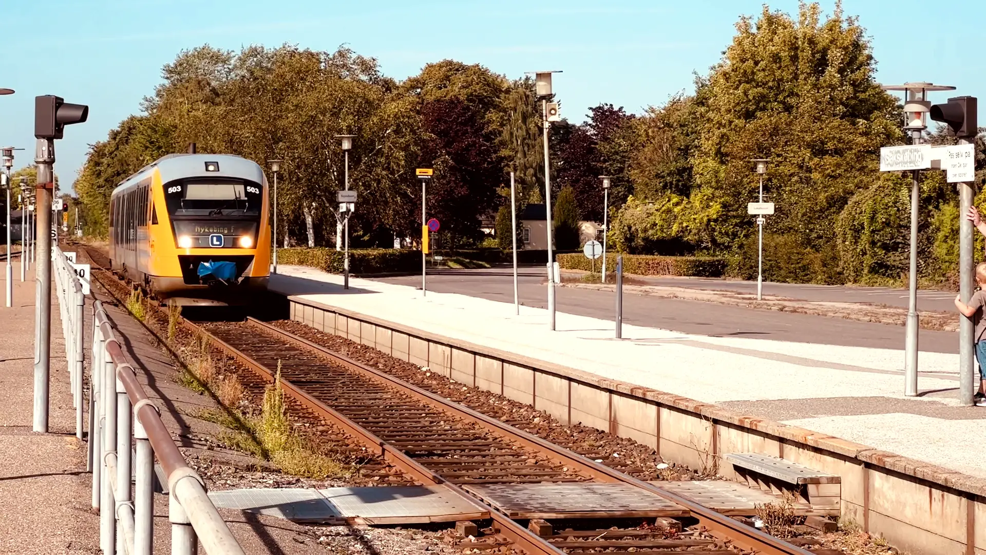 Billede af LT DM 503, tidligere NJJ DM 503 fotograferet ud for Sakskøbing Station. Billede af LT DM 503, tidligere NJJ DM 503 fotograferet ud for Sakskøbing Station.