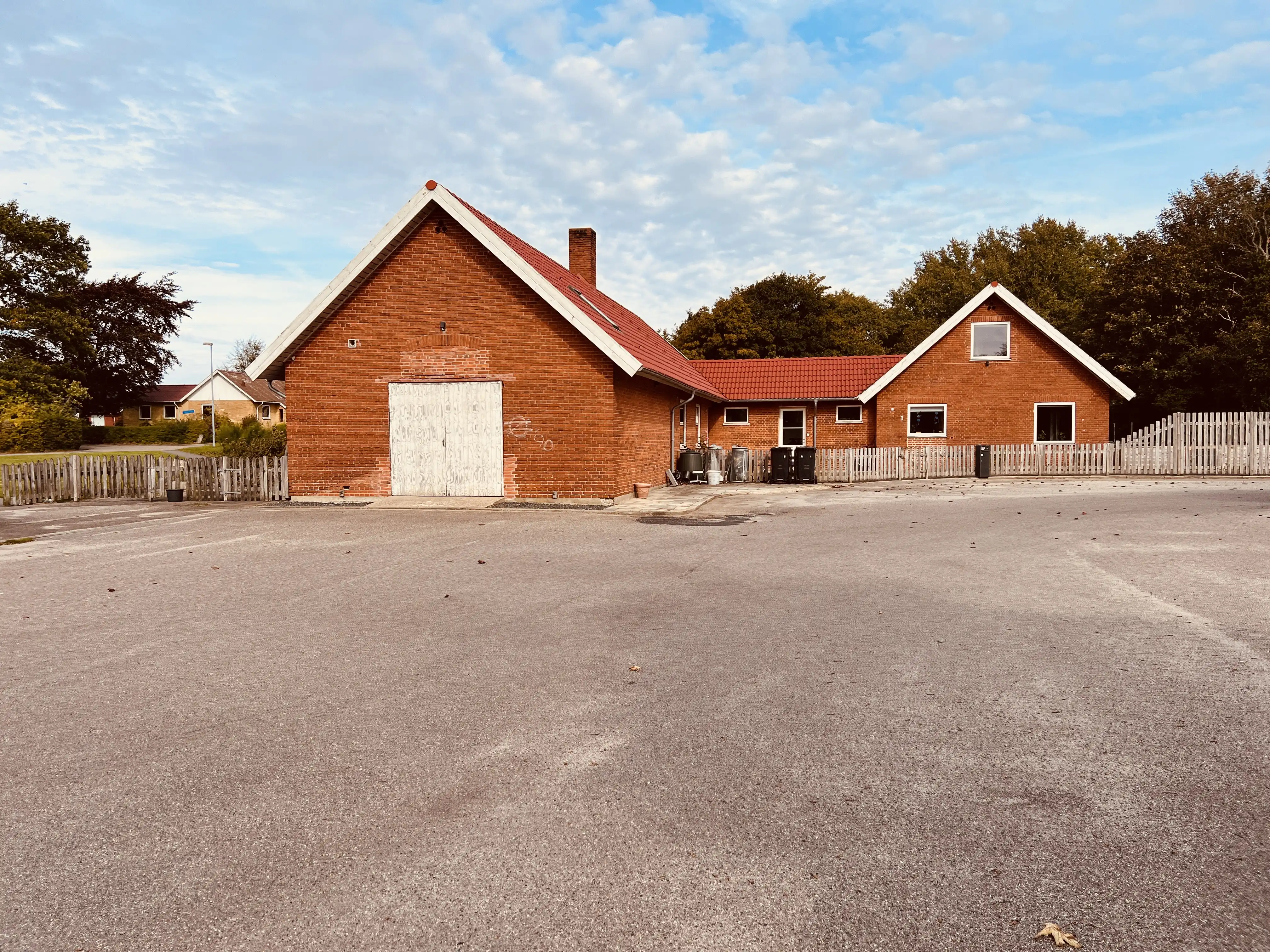 Billede af Grove Trinbræt - Trinbræt er nedrevet, men Grove Trinbræt har ligget her, til venstre for den nye stationsbygning fra 1956. Billede af Grove Trinbræt - Trinbræt er nedrevet, men Grove Trinbræt har ligget her, til venstre for den nye stationsbygning fra 1956.