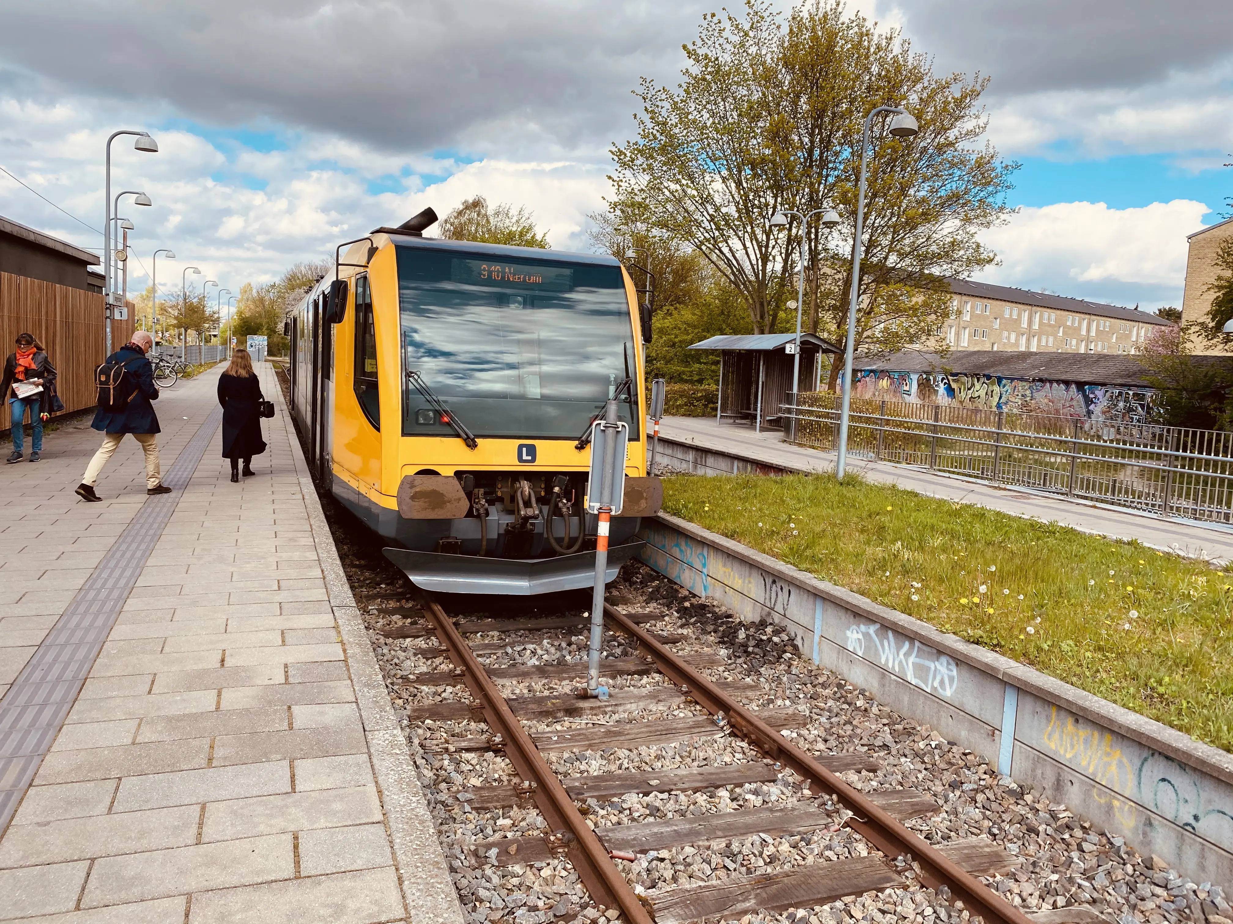 Billede af LNJ Lm 23 ud for Jægersborg Lokalbane Station.