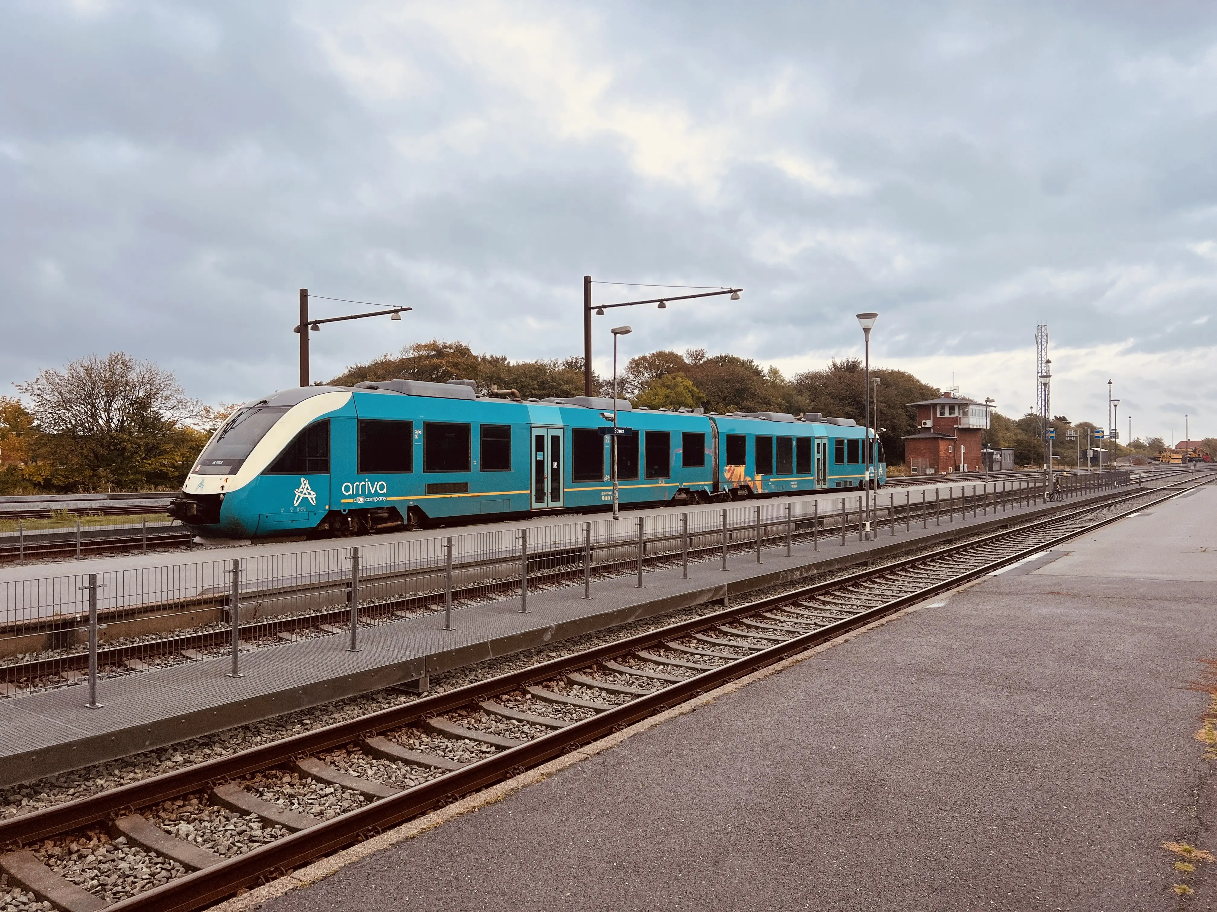 Billede af ARRIVA AR 1004 fotograferet ud for Struer Station. Billede af ARRIVA AR 1004 fotograferet ud for Struer Station.