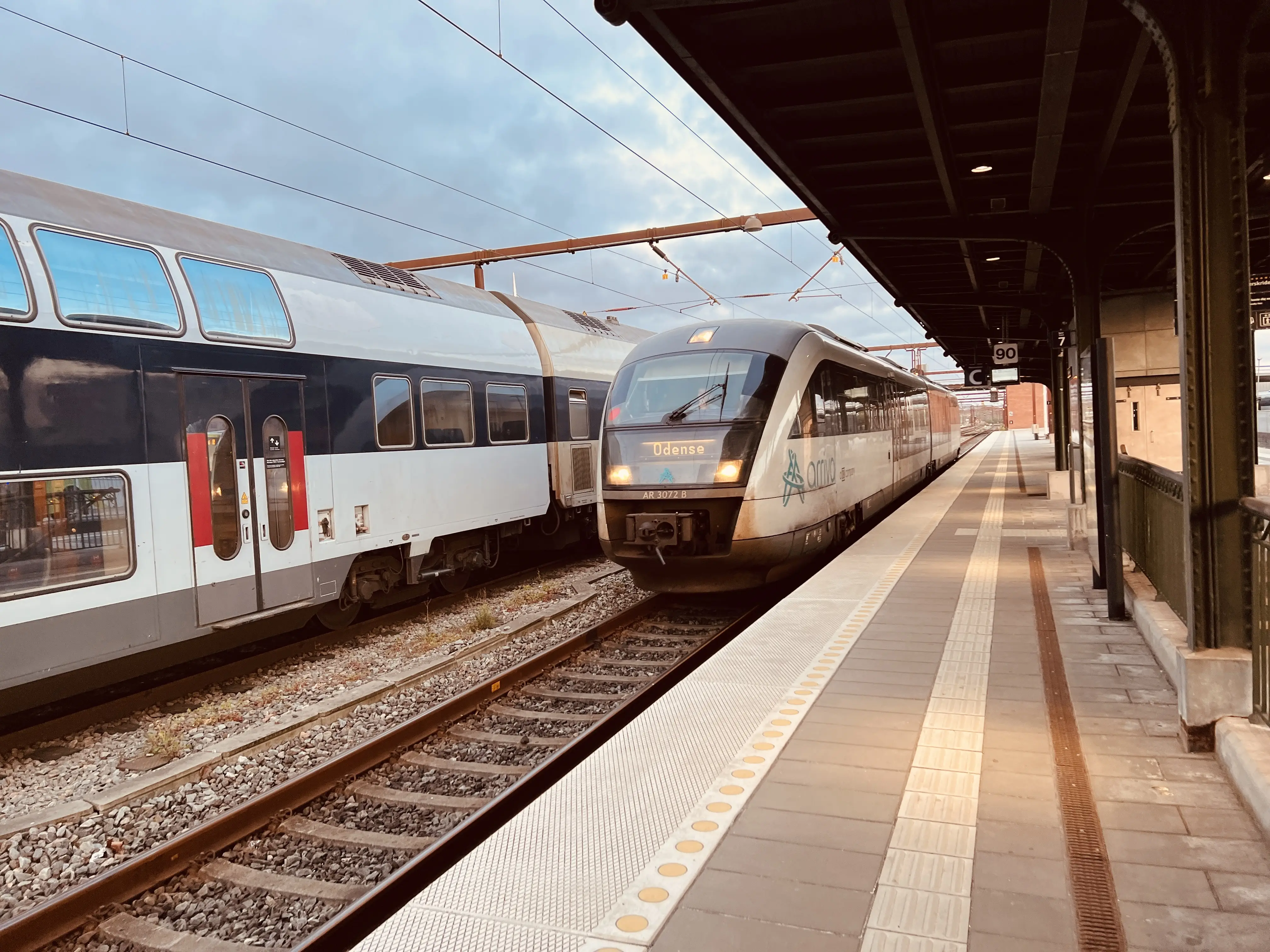 Billede af ARRIVA AR 3072, tidligere DSB MQ 4122-4922 fotograferet ud for Odense Banegård Center. Billede af ARRIVA AR 3072, tidligere DSB MQ 4122-4922 fotograferet ud for Odense Banegård Center.