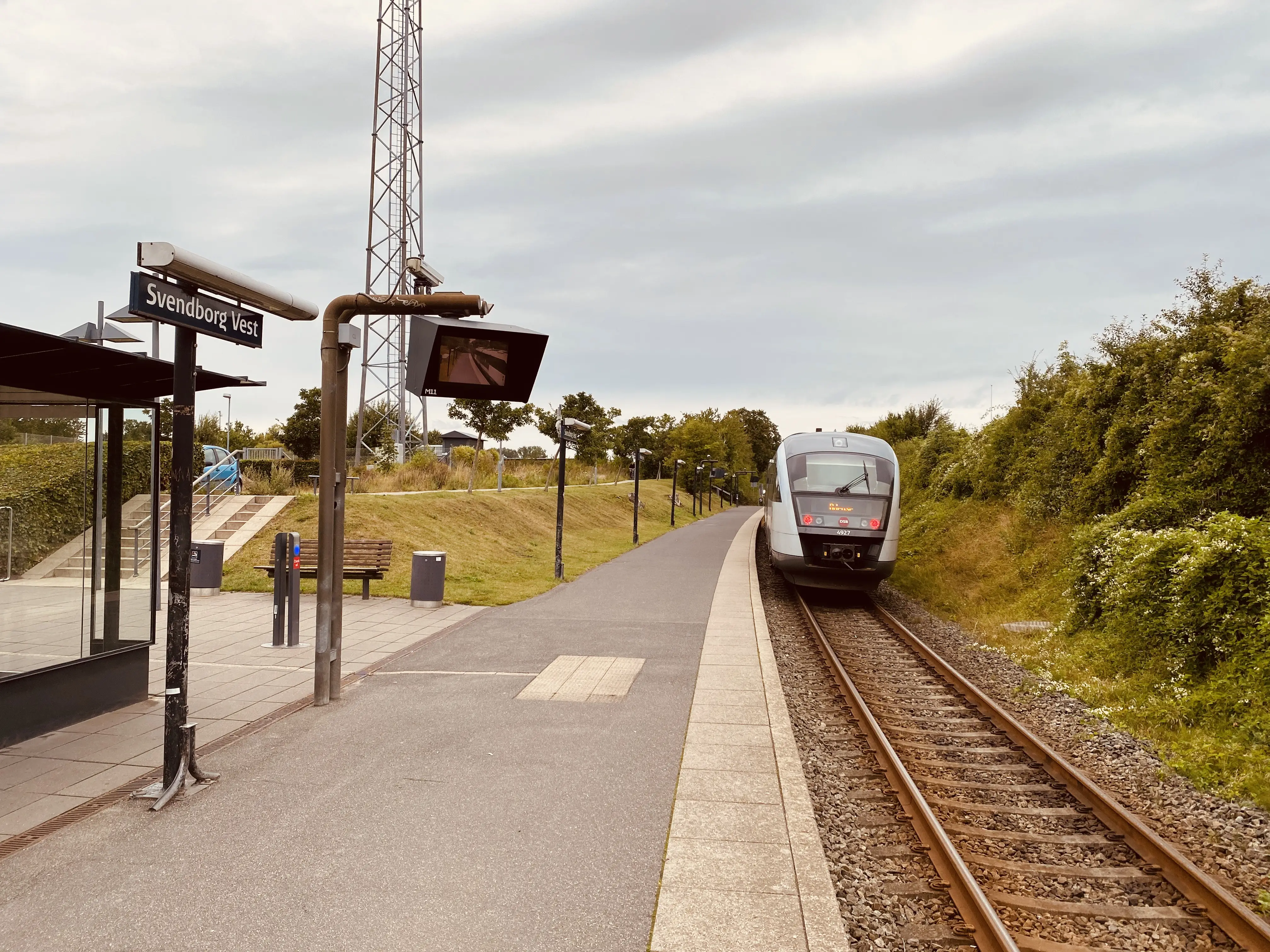 Billede af DSB MQ 4127-4927 fotograferet ud for Svendborg Vest Trinbræt. Billede af DSB MQ 4127-4927 fotograferet ud for Svendborg Vest Trinbræt.