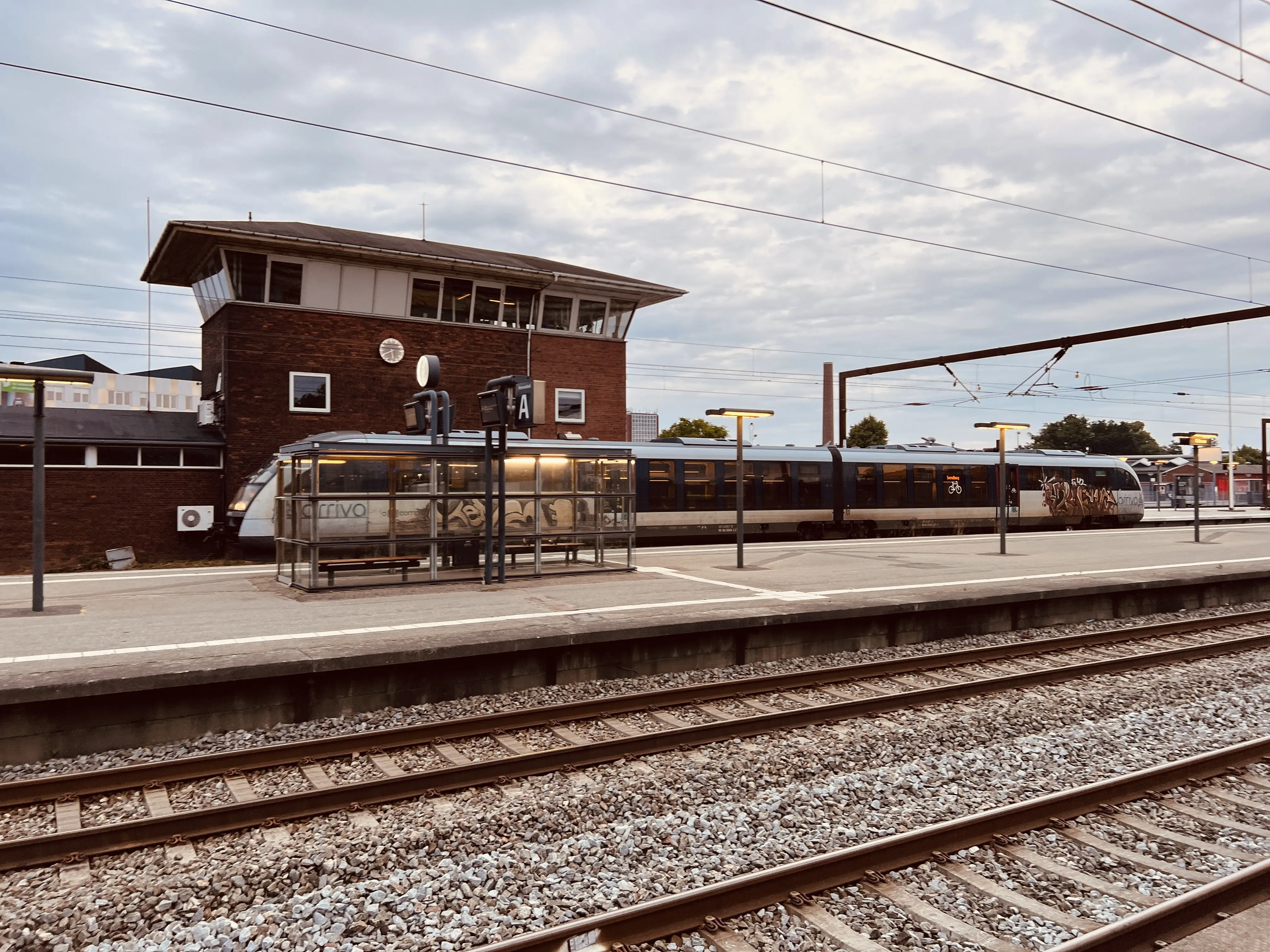 Billede af ARRIVA AR 4087, tidligere DSB MQ 4127-4927 fotograferet ud for Odense Banegård Center. Billede af ARRIVA AR 4087, tidligere DSB MQ 4127-4927 fotograferet ud for Odense Banegård Center.